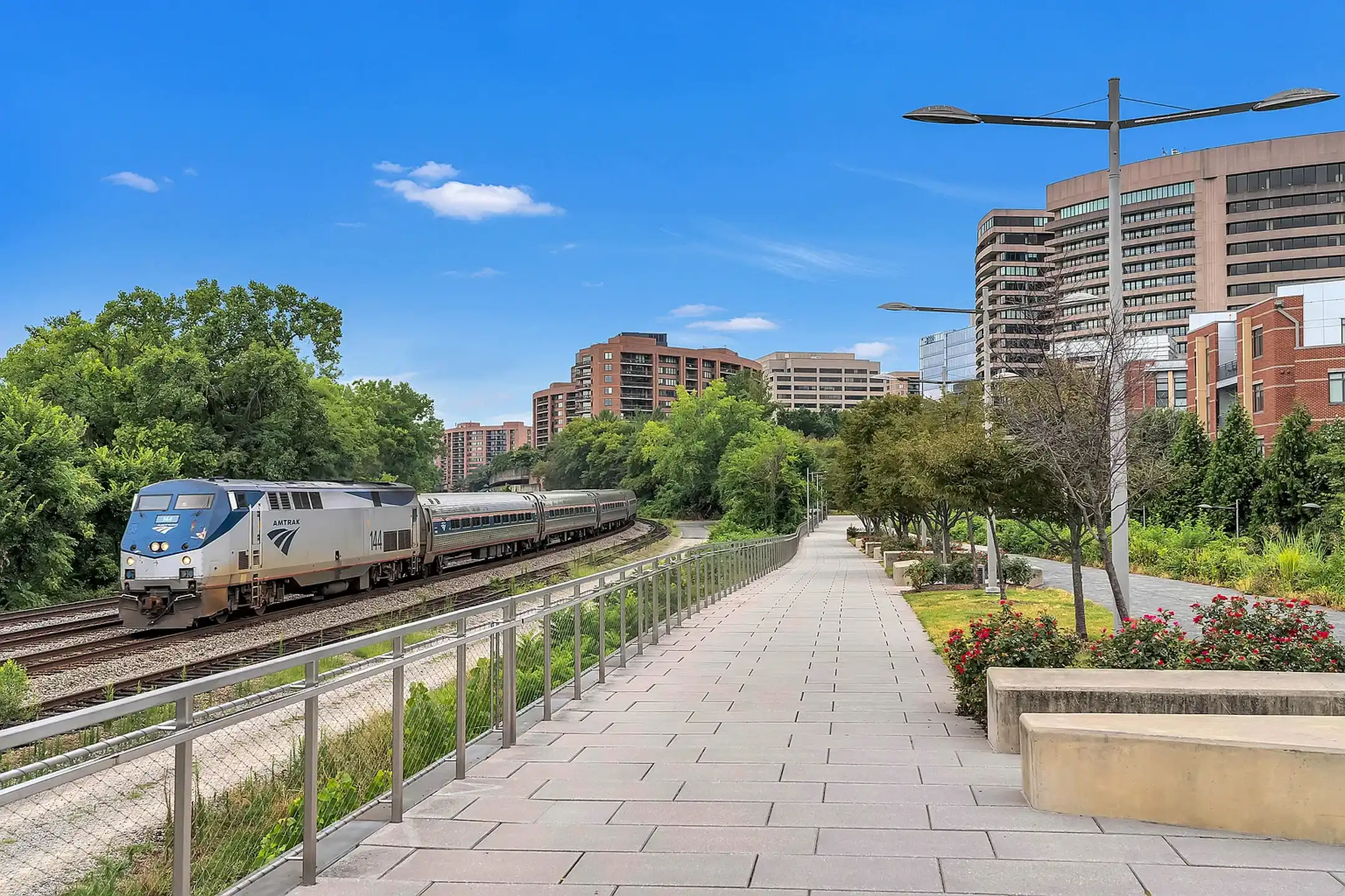 The Park At Arlington Ridge - Arlington, VA 22206 | ApartmentGuide.com