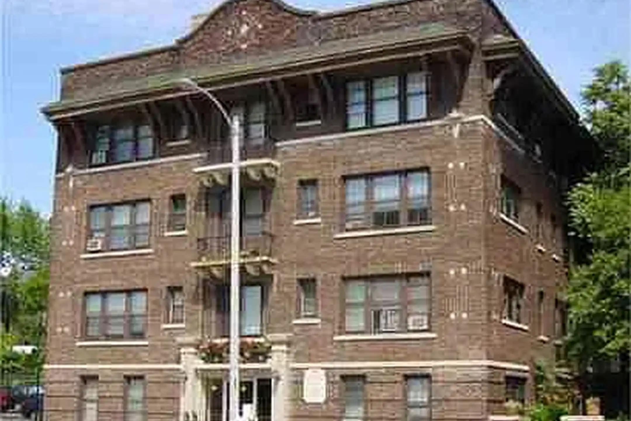 Van Buren Apartments - Milwaukee, WI 53202 | ApartmentGuide.com