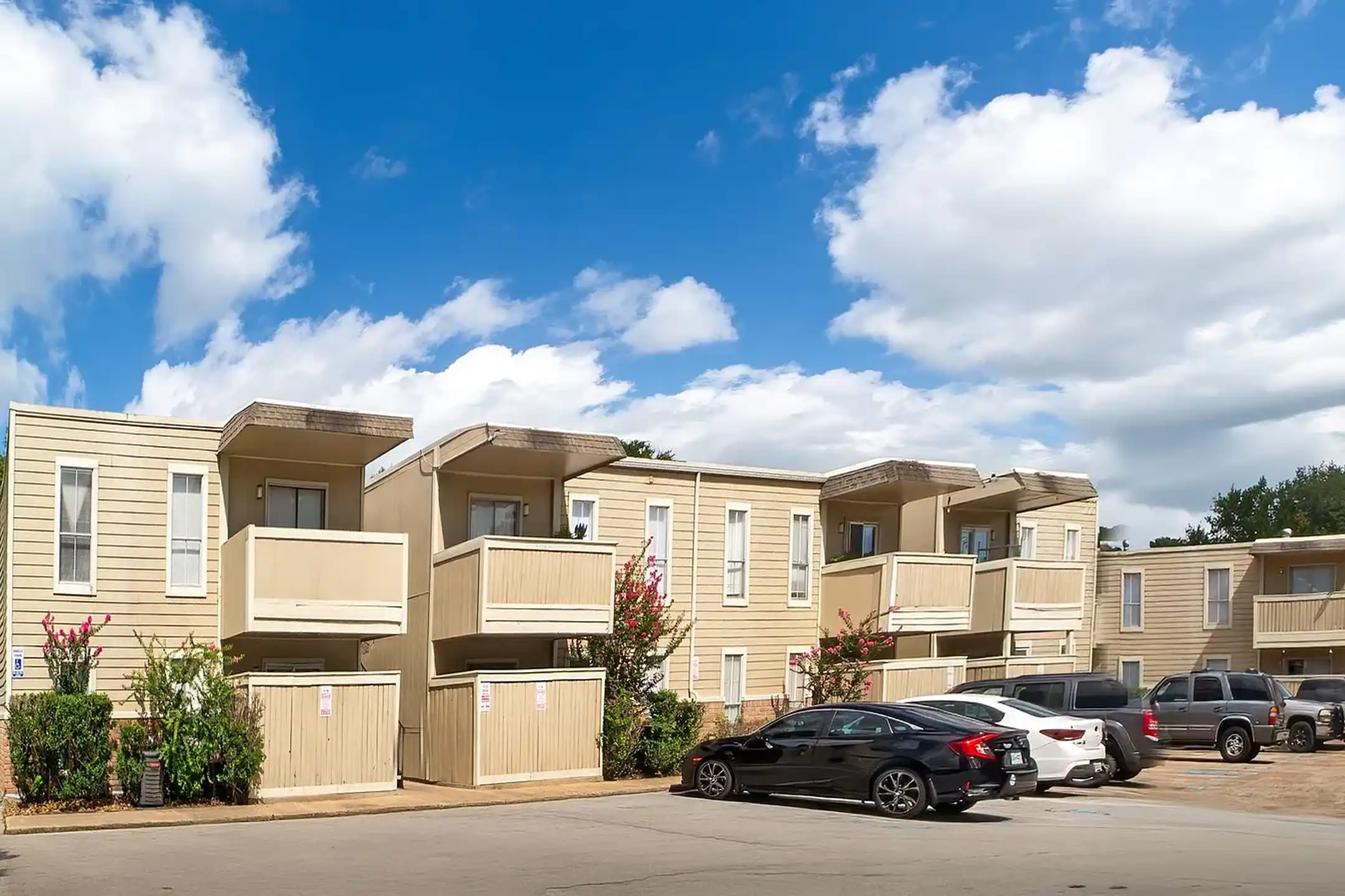 Thompson Square Apts., LLC - Richmond, TX 77469 | ApartmentGuide.com