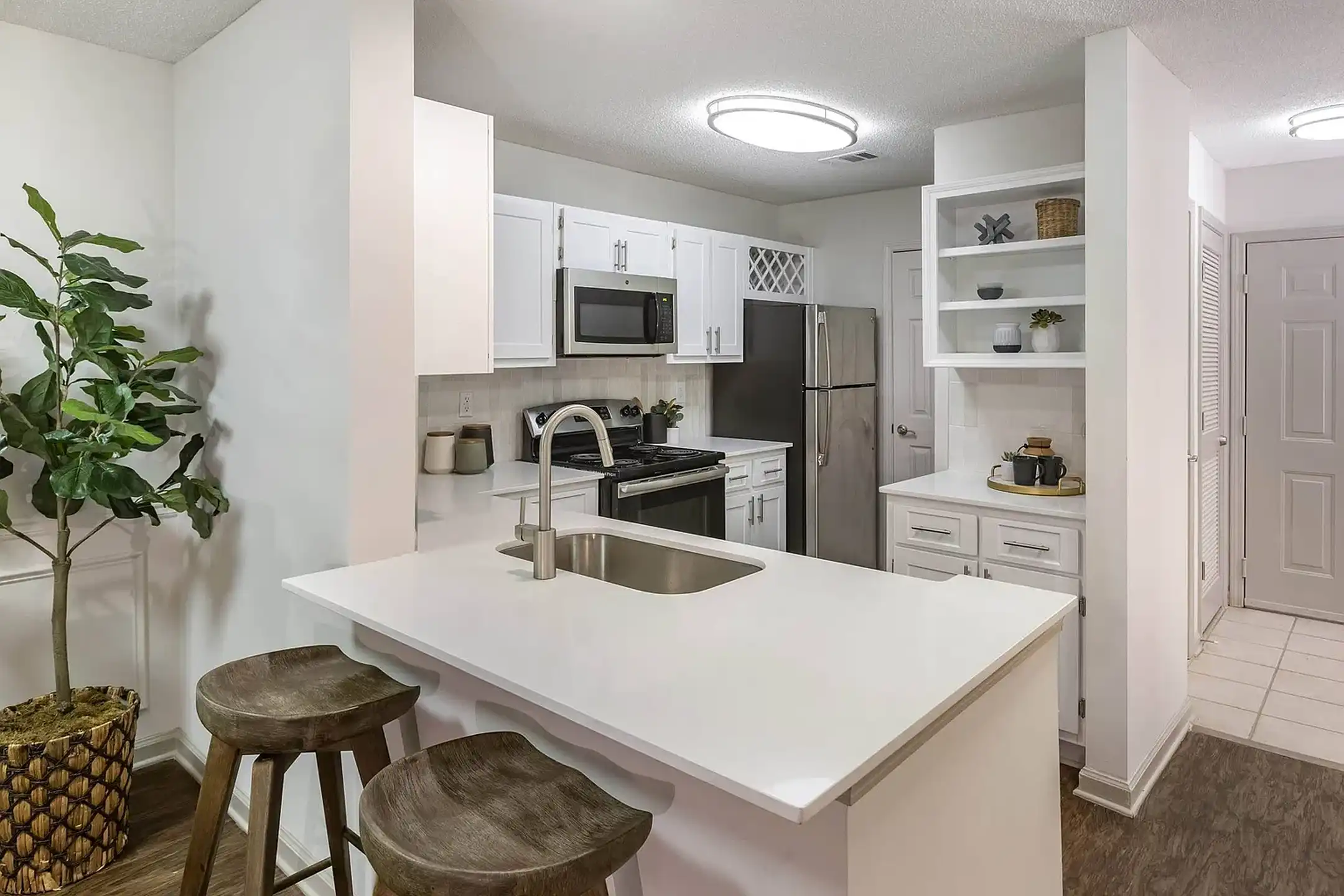 Roswell Village - Roswell, GA 30075 | ApartmentGuide.com