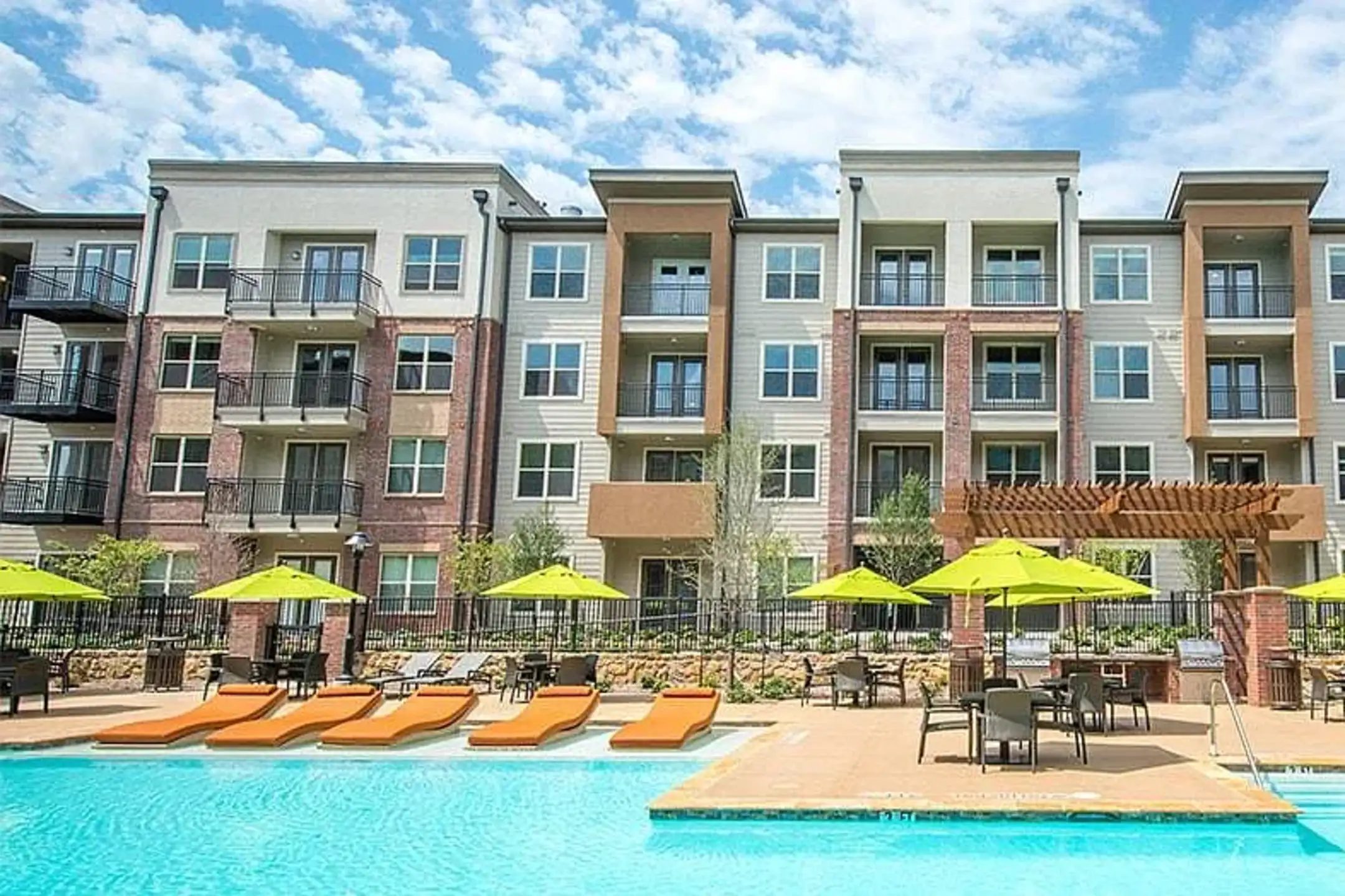 MAA Market Center - Plano, TX 75075 | ApartmentGuide.com