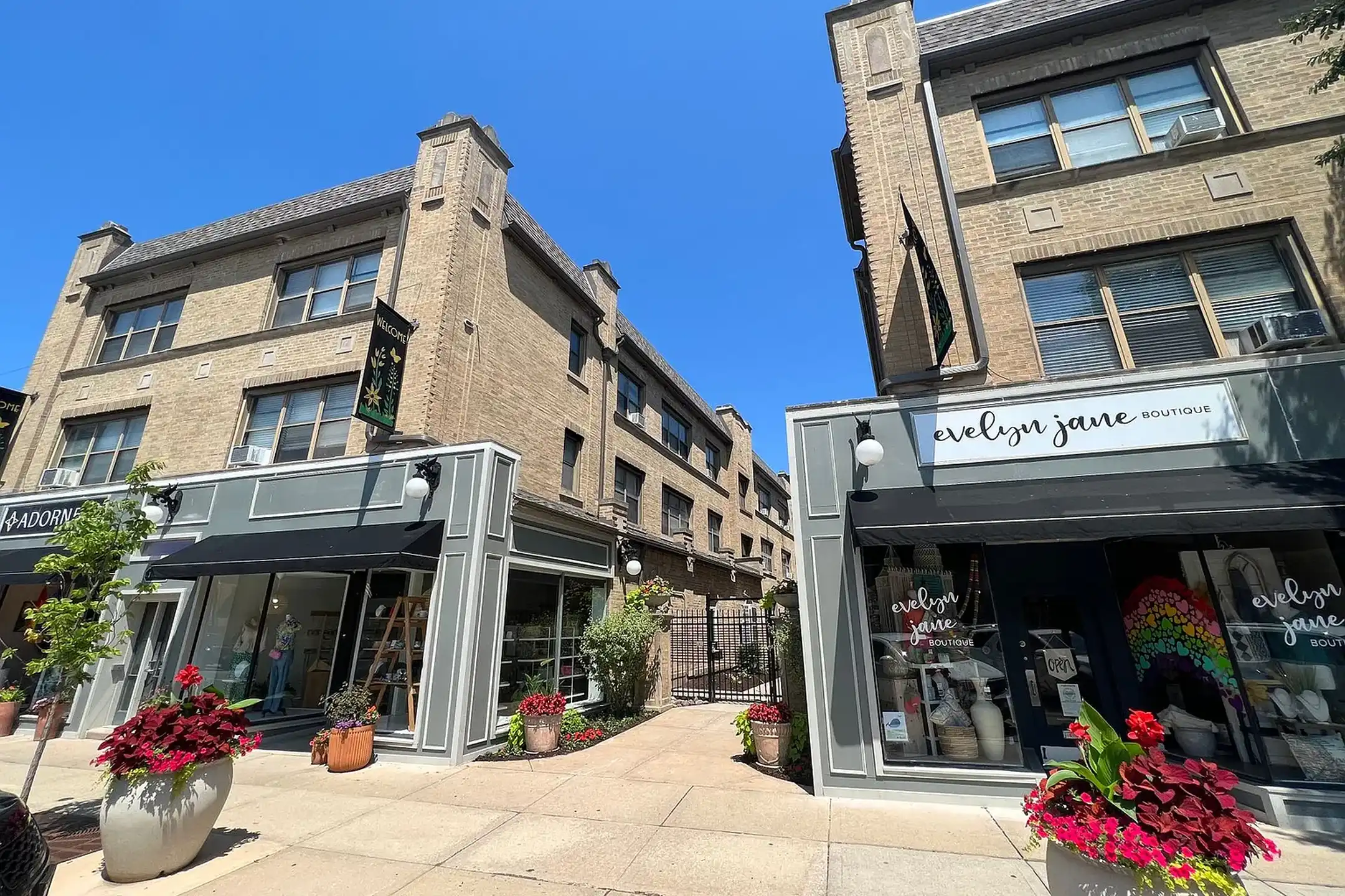 Curtiss - Downers Grove, IL 60515 | ApartmentGuide.com