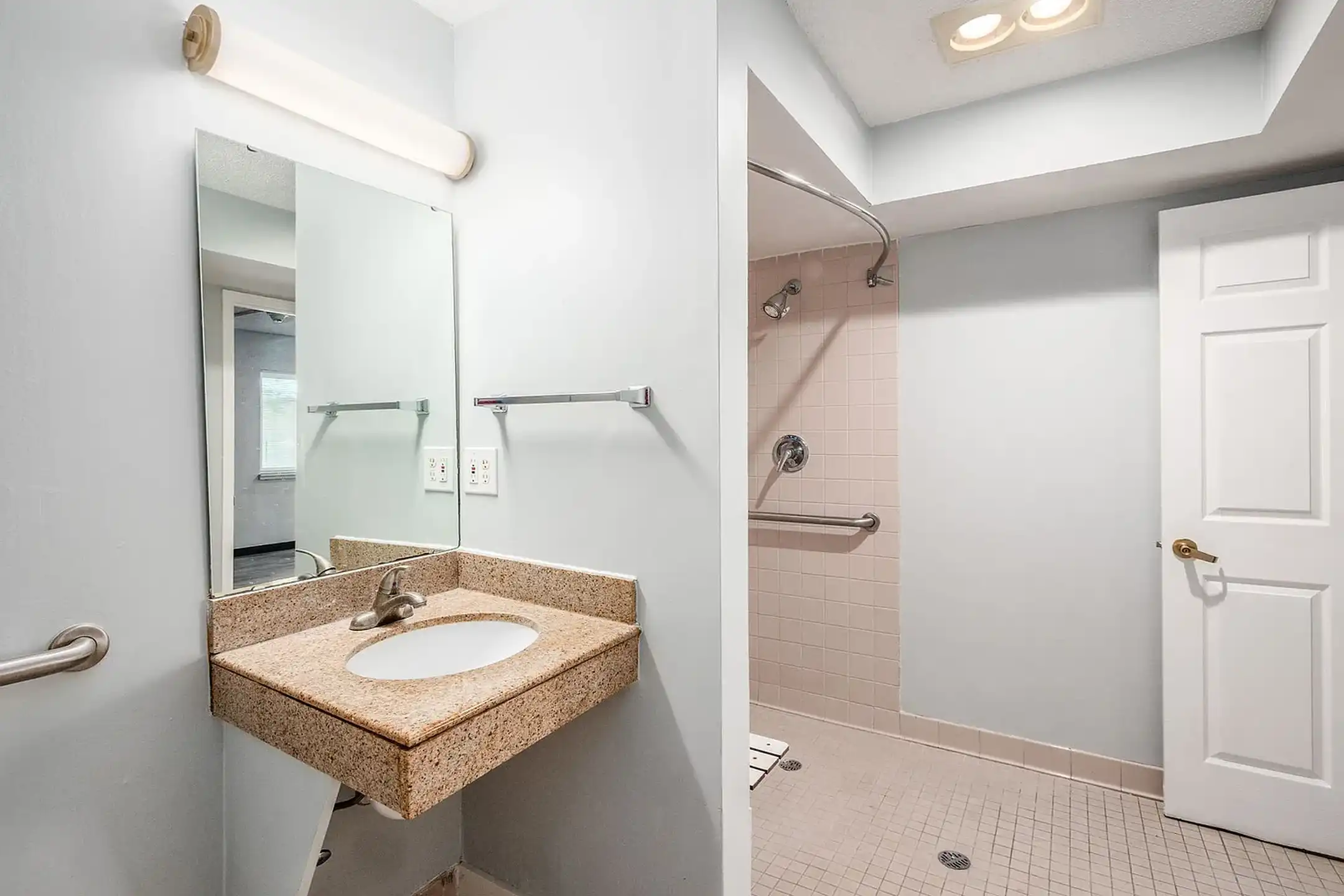 ReVi Columbus East - Columbus, OH 43232 | ApartmentGuide.com