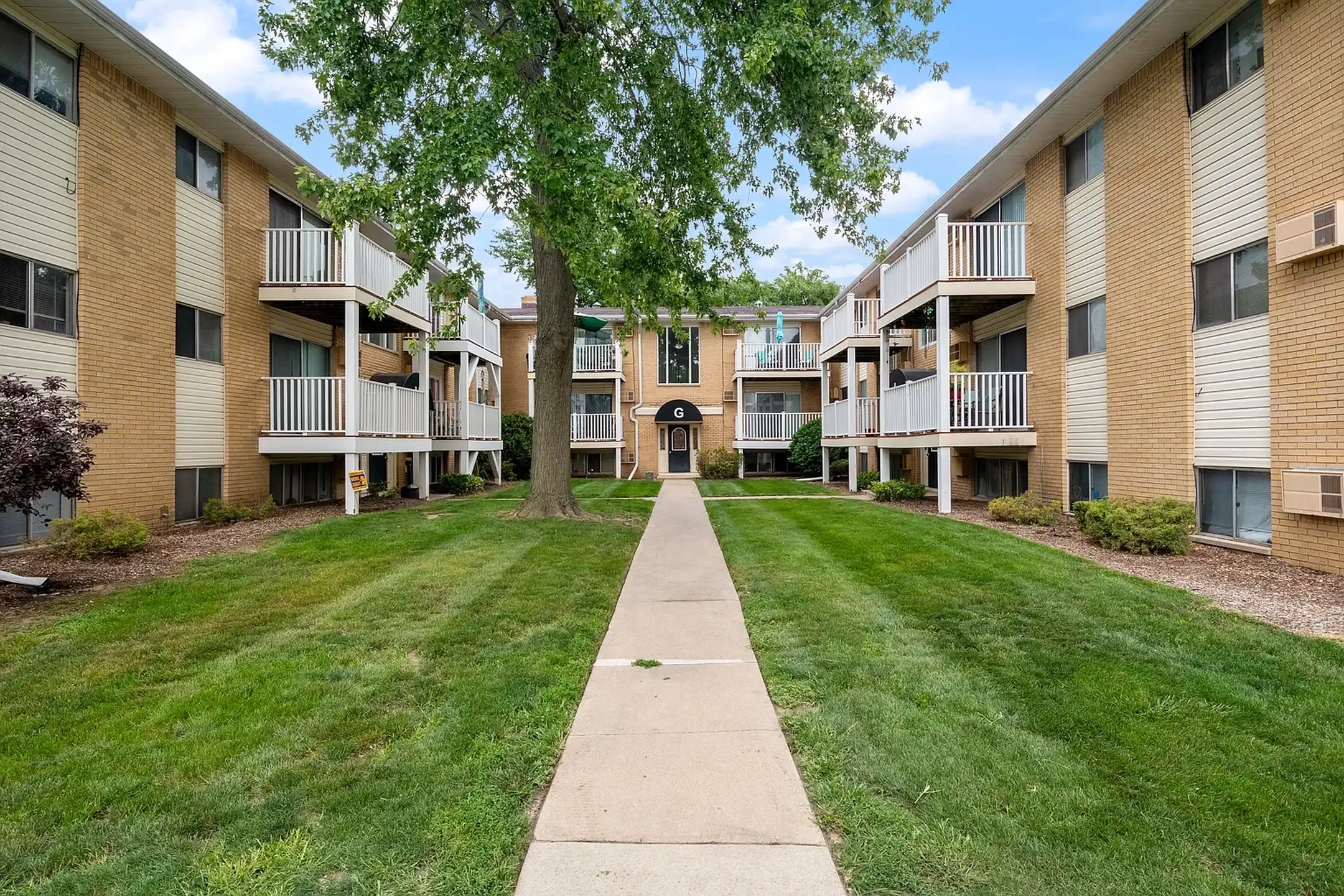 Miracle Manor Apartments - Toledo, OH 43613 | ApartmentGuide.com