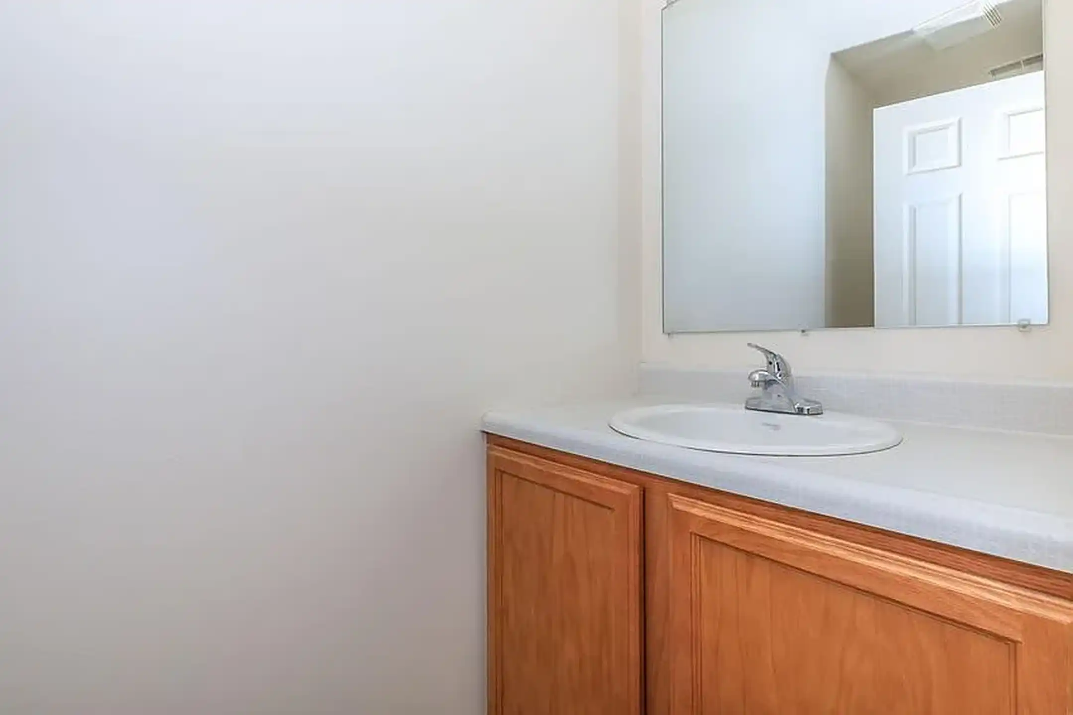 Regency Court Apartments Bloomington IN 47401 ApartmentGuide com