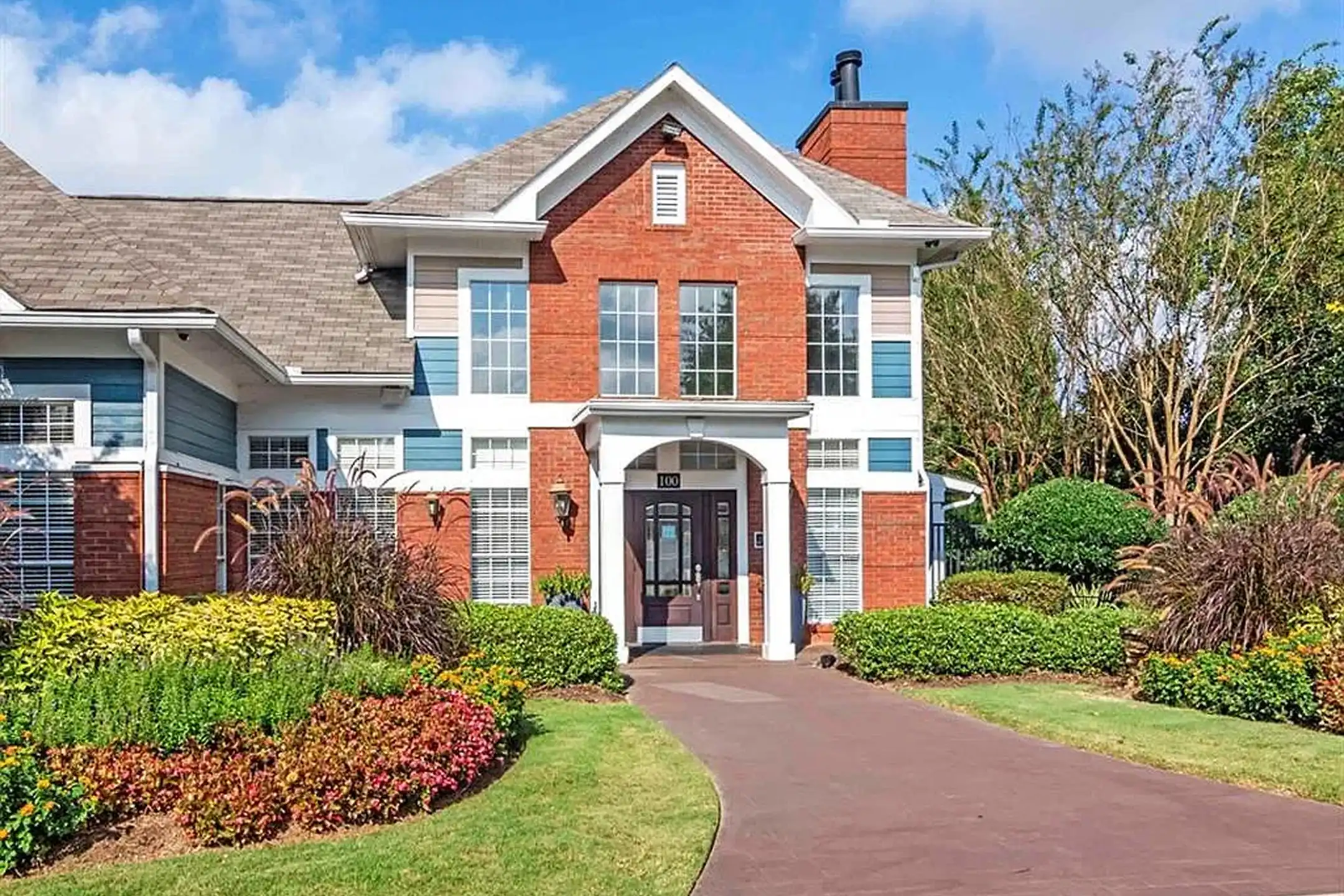 Roswell Village - Roswell, GA 30075 | ApartmentGuide.com