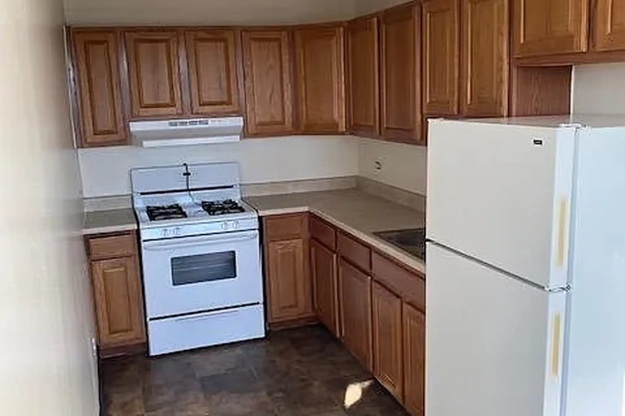 Davis Apartment - Whiting, IN 46394 | ApartmentGuide.com