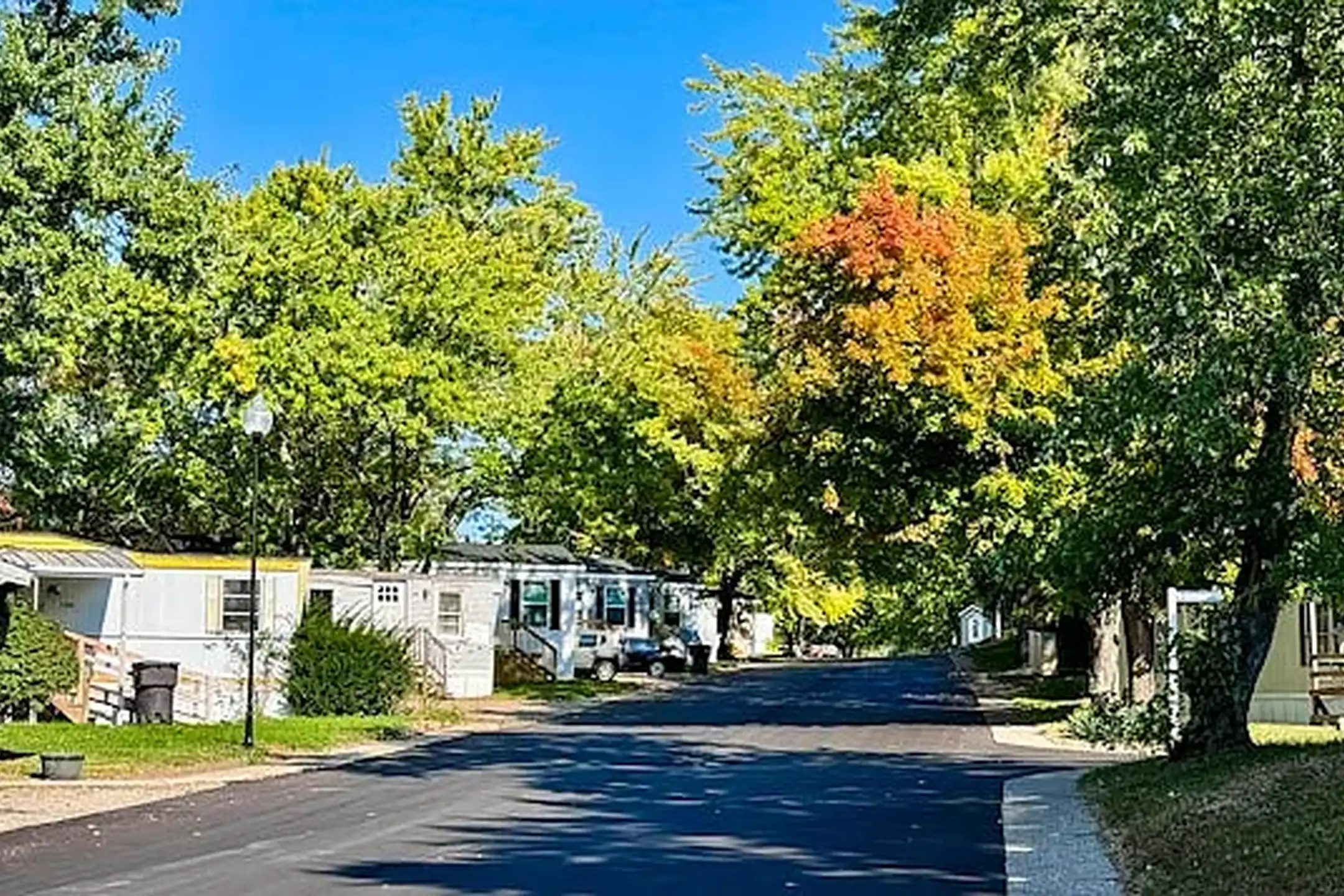Colonial Manor - Kalamazoo, MI 49009 | ApartmentGuide.com