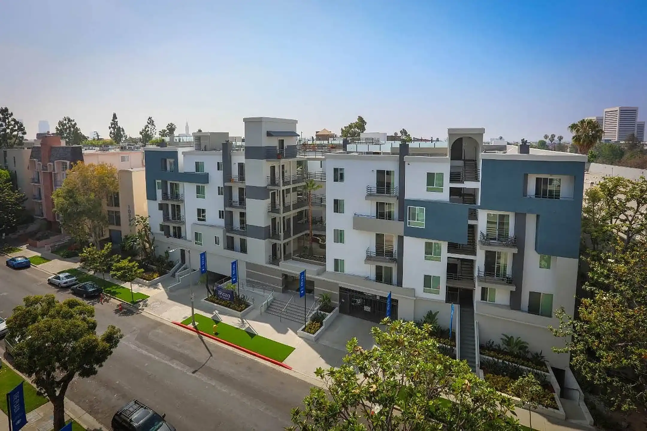 Photo inspiration: High End Coastal Apartments In Los Angeles Reference: The Plaza Apartments Los Angeles Ca 90024