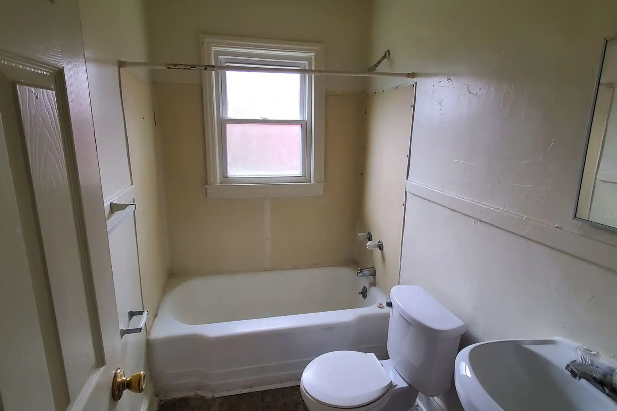 905 Hackett St - Greensboro, NC 27401 | ApartmentGuide.com