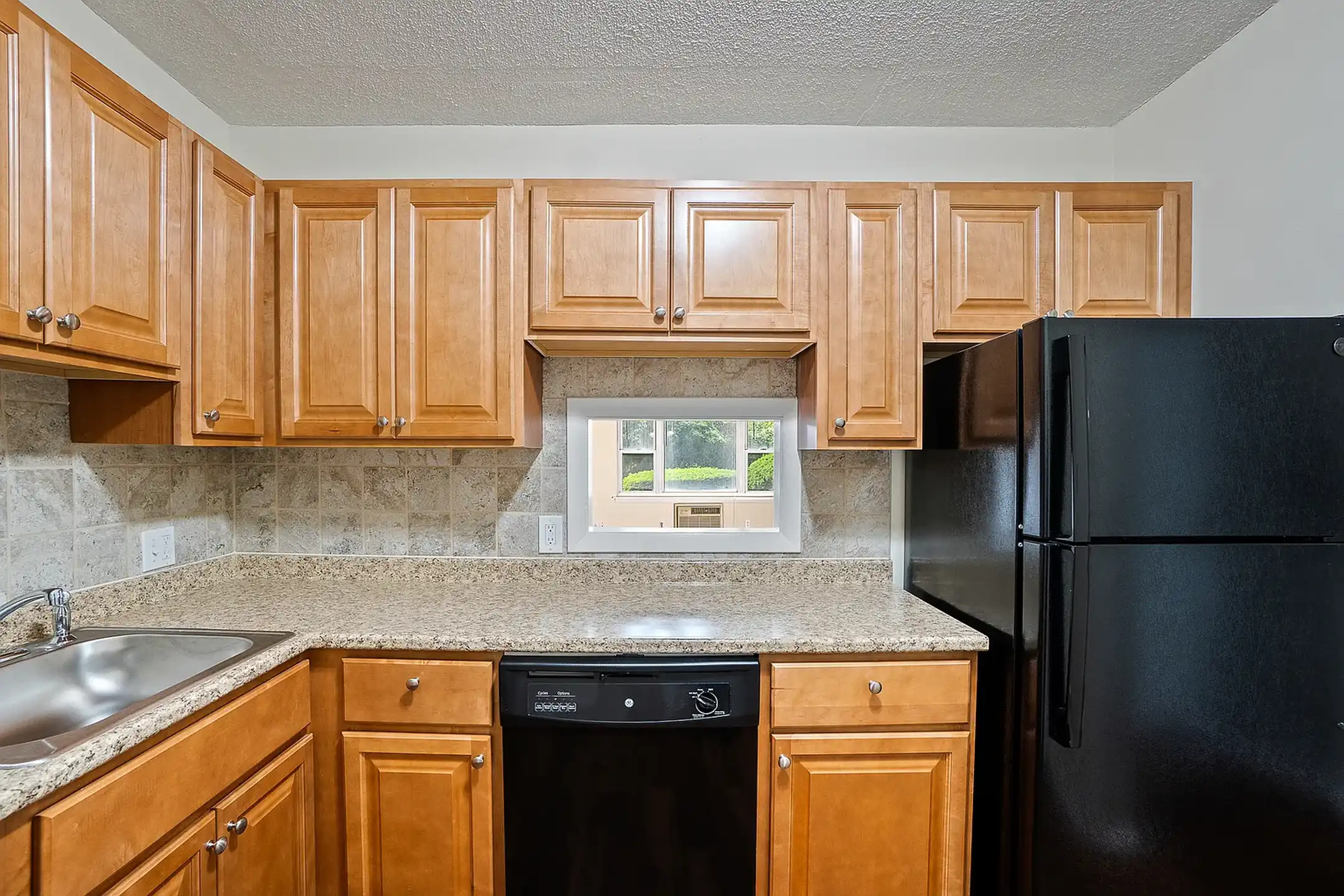 Landings on the Trail Apartment Homes - Riverside, RI 02915 ...