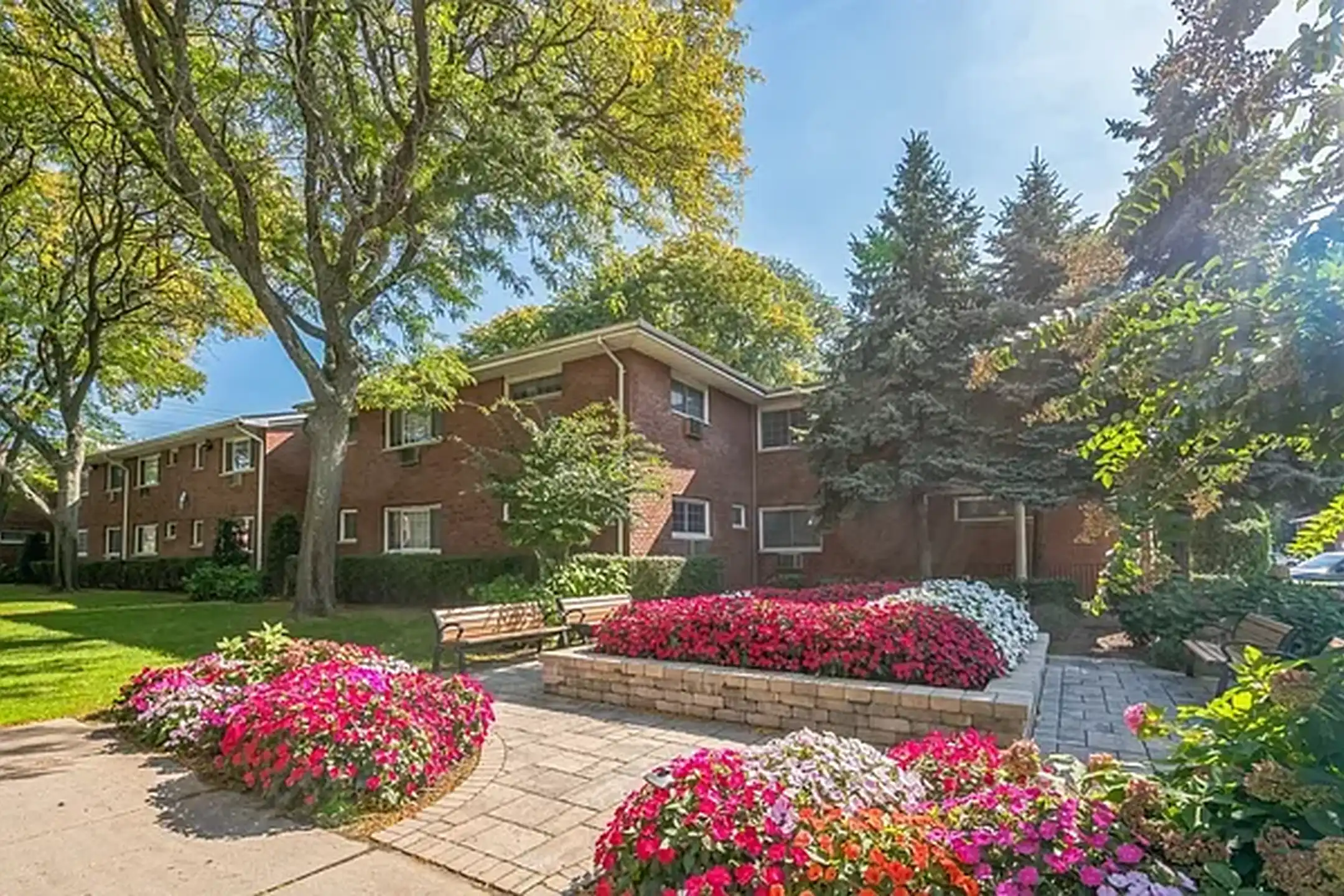 Eagle Rock Apartments at Mineola - Mineola, NY 11501 | ApartmentGuide.com