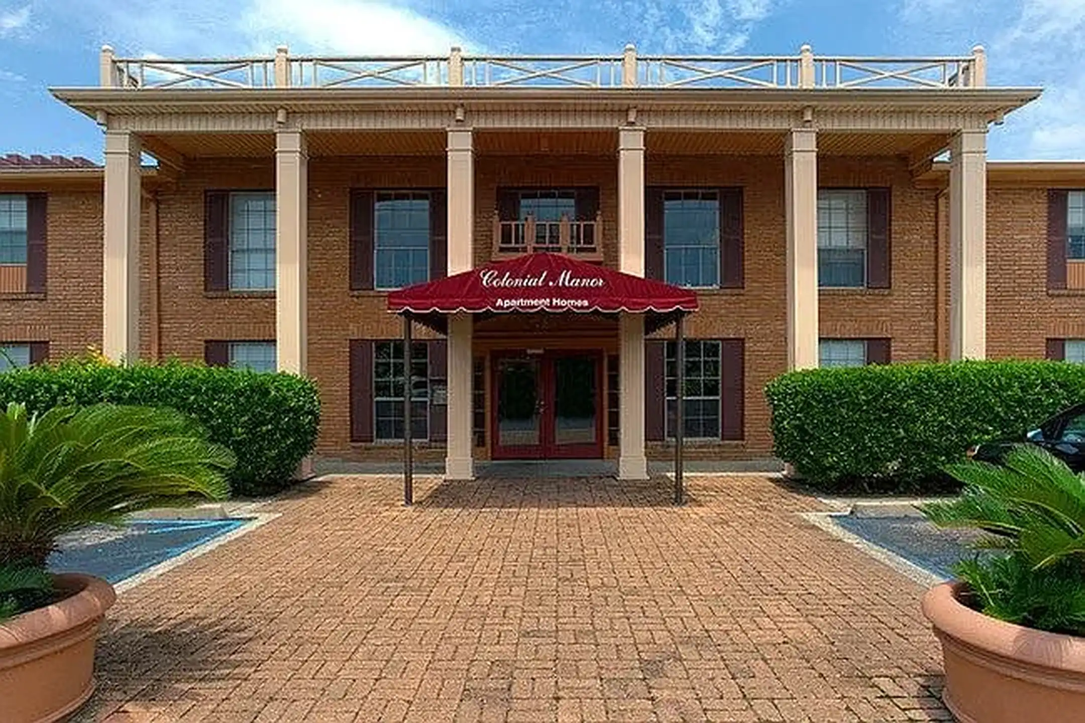 Colonial Manor - Harahan, LA 70123 | ApartmentGuide.com