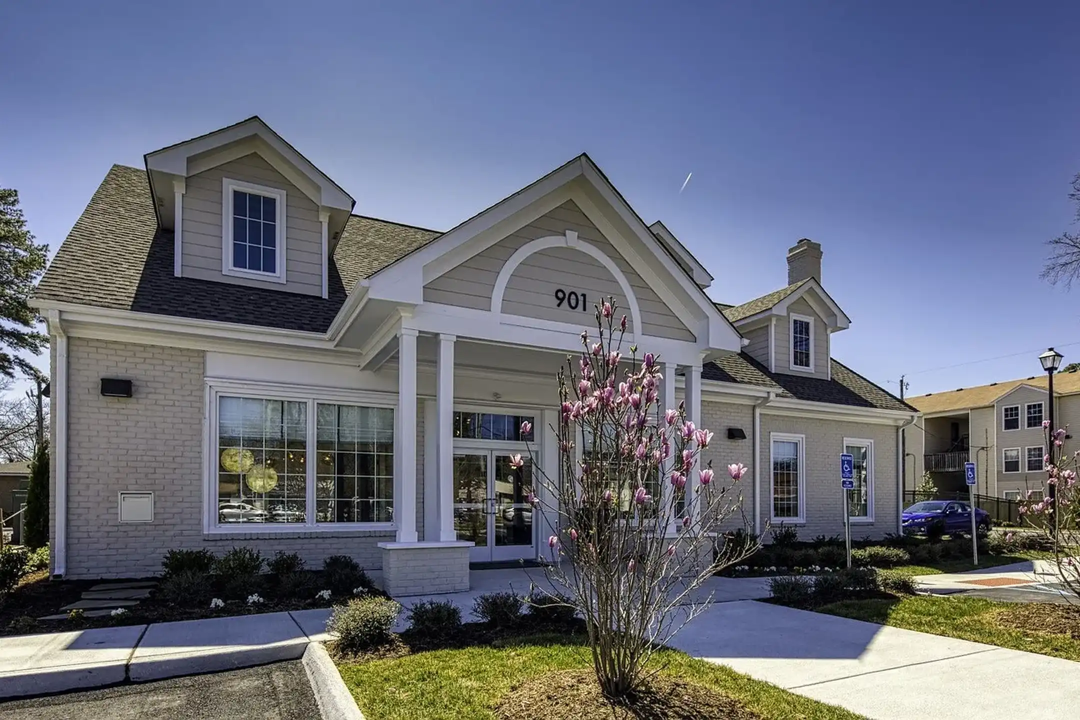 Colony Point Apartments - Norfolk, VA 23505 | ApartmentGuide.com