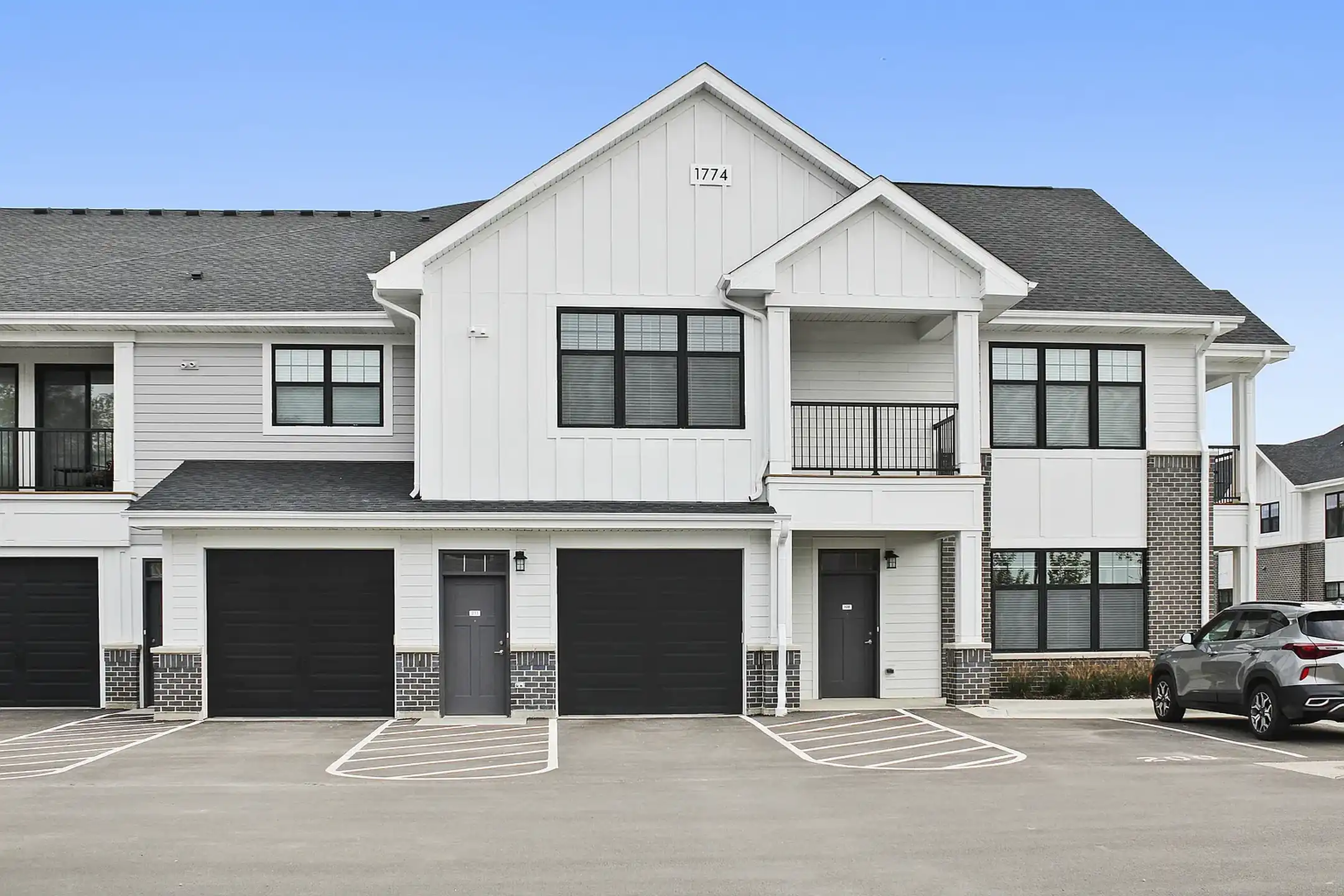 Seasons at Elgin - Elgin, IL 60124 | ApartmentGuide.com