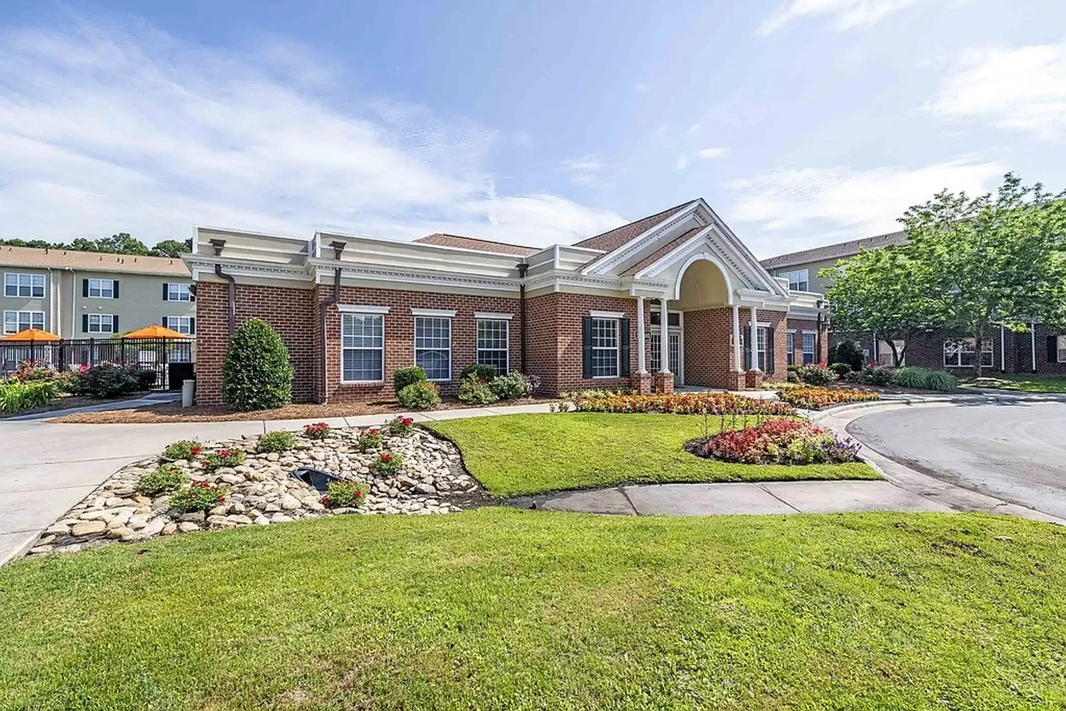 Woodland Crossing Apartment Homes - New Bern, NC 28562 | ApartmentGuide.com - Mountain View Luxury Apartments In New Bern