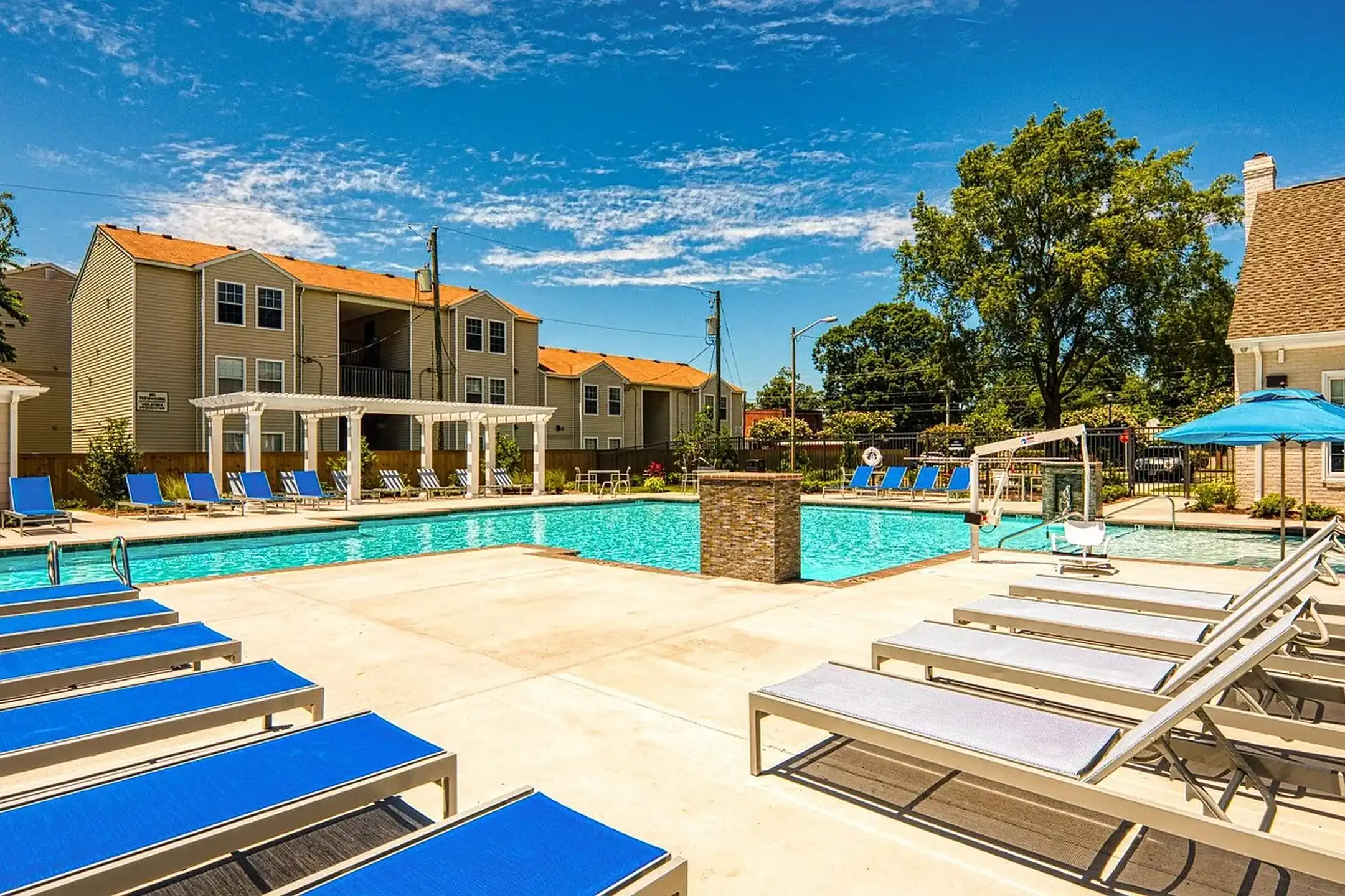 Colony Point Apartments - Norfolk, VA 23505 | ApartmentGuide.com