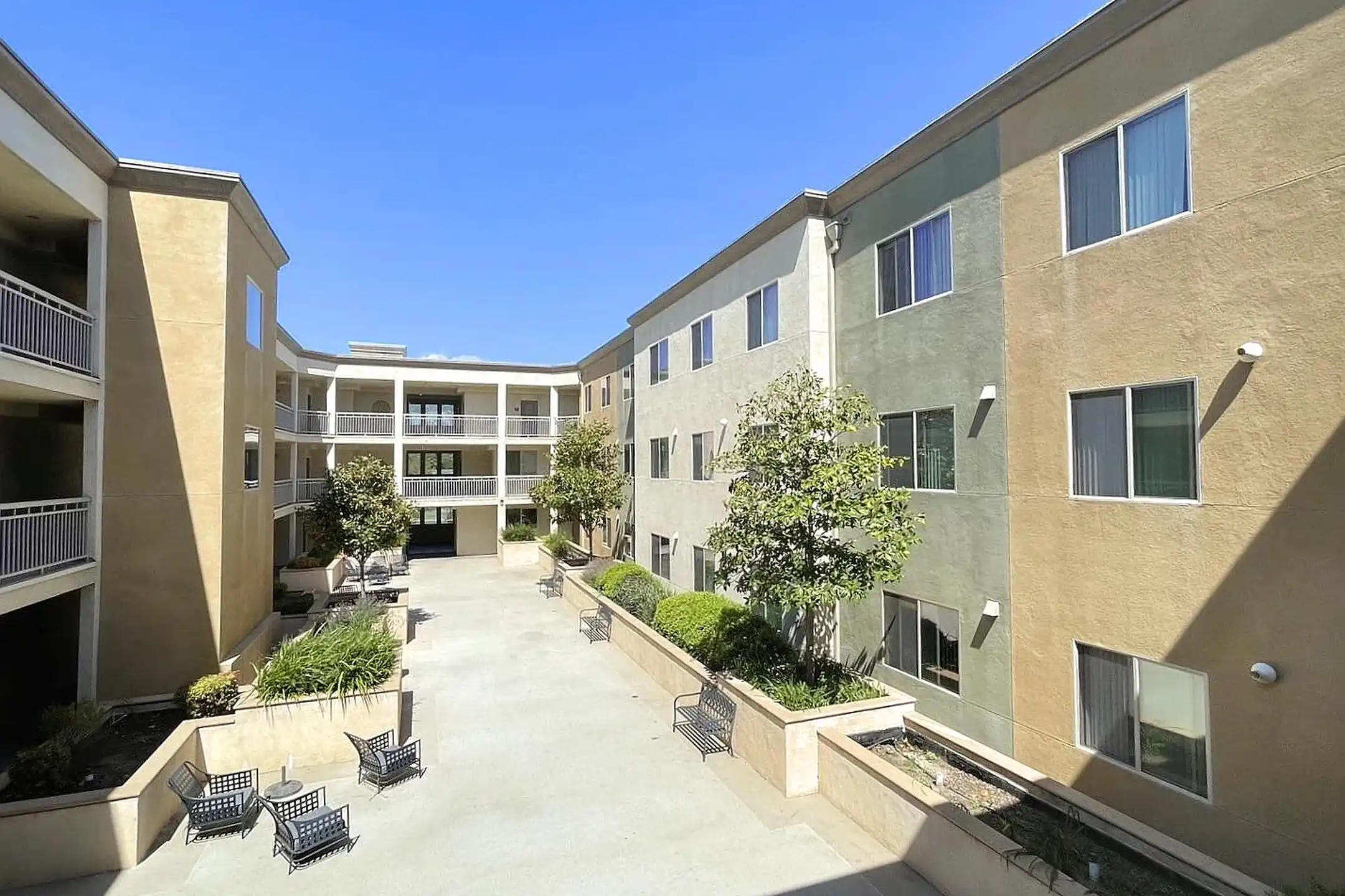 Picture of Cosmo Apartments - Sylmar, CA 91342 | ApartmentGuide.com