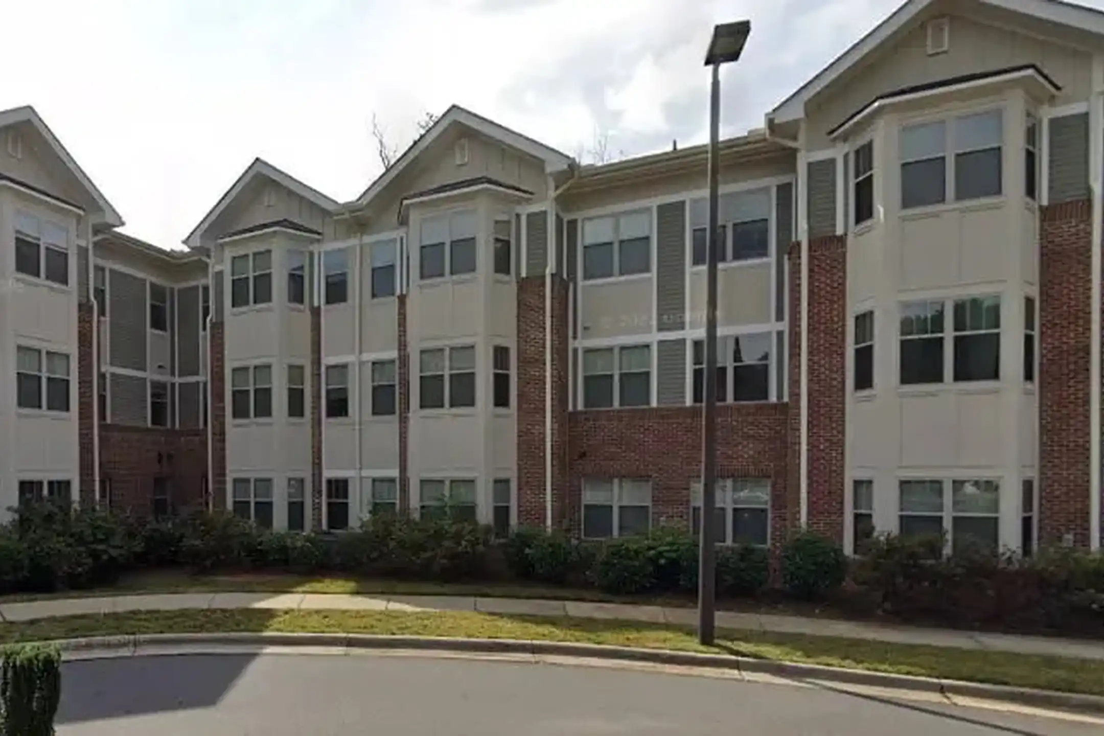 2741 Dr Carver Rd - Charlotte, NC 28208 | ApartmentGuide.com