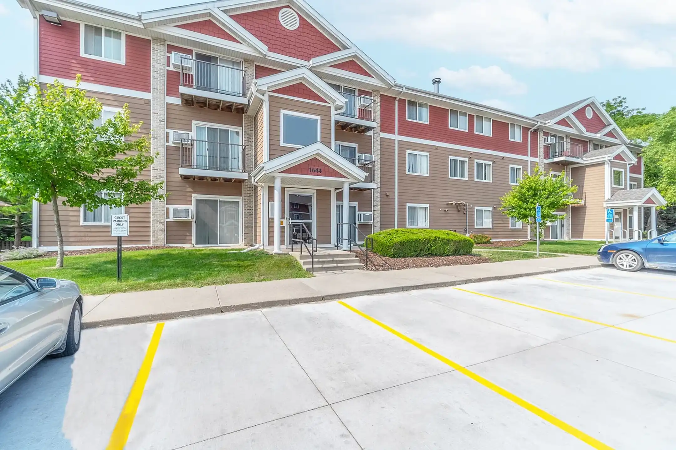 View of The Aspen - Des Moines, IA 50313 | ApartmentGuide.com