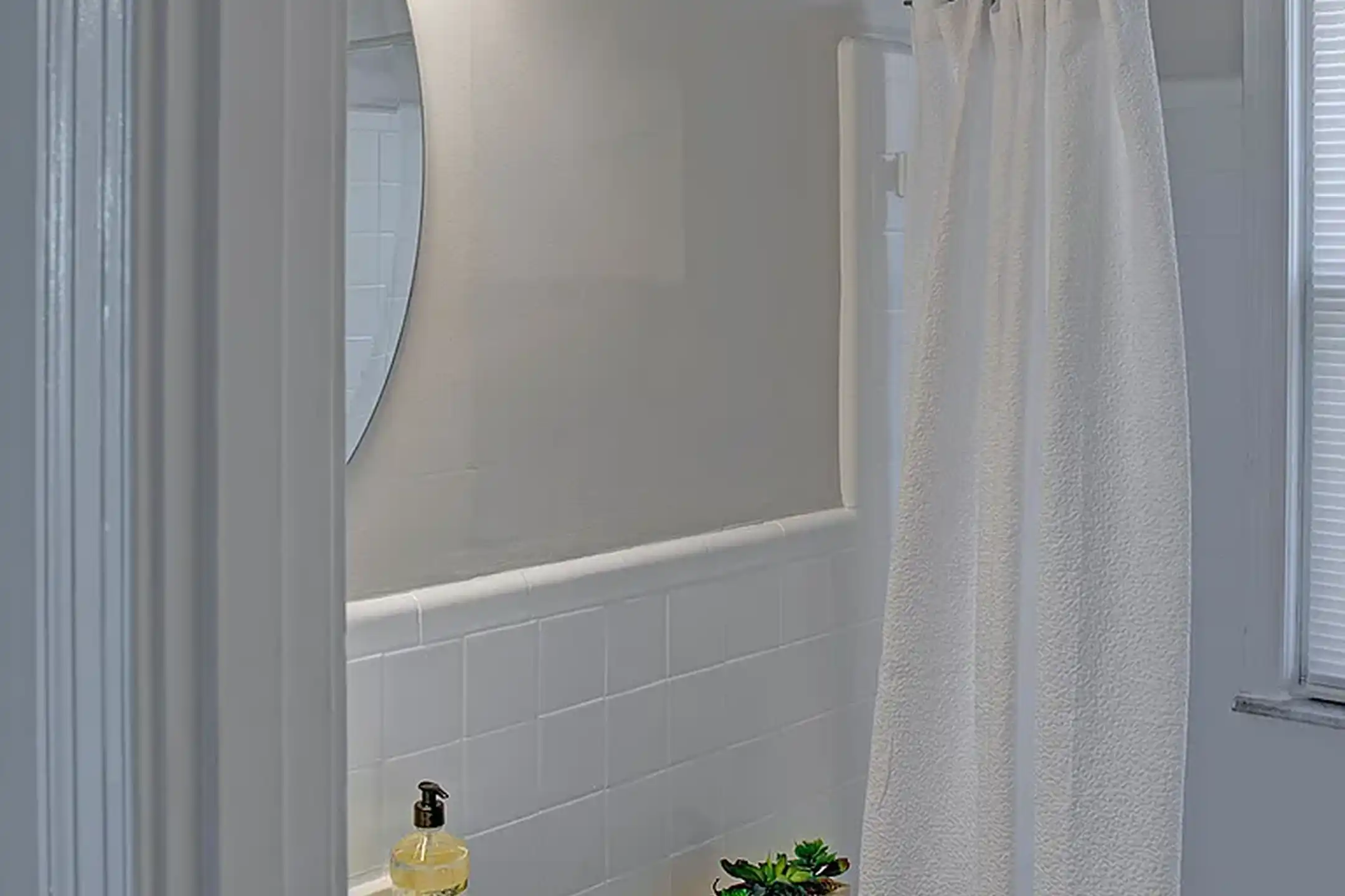 Monticello-Lee - Alexandria, VA 22314 | ApartmentGuide.com