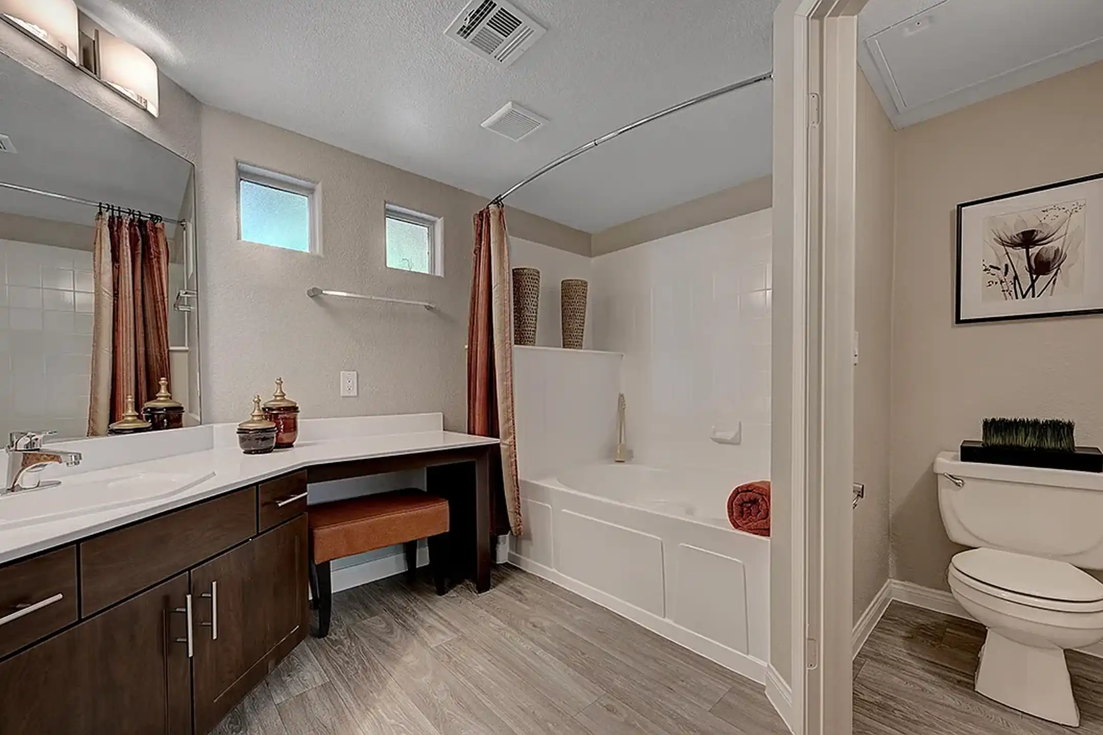 Frank Lloyd Wright integrates architecture into nature at Fallingwater, image size:2160x1440