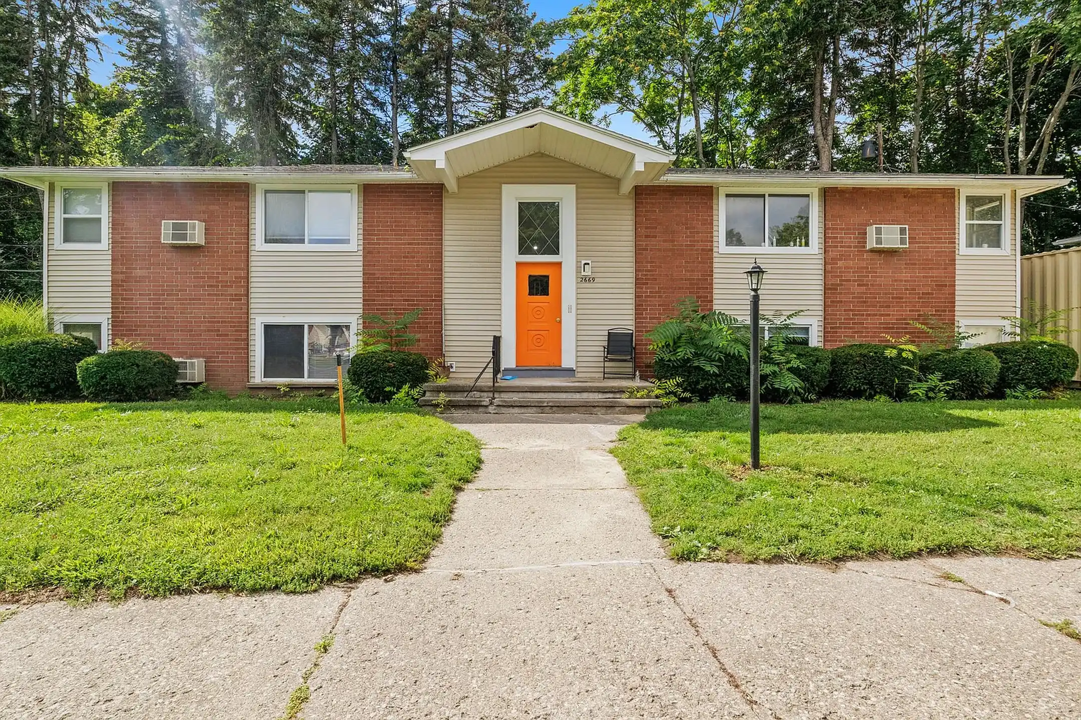 Creekside Apartments - Rochester, NY 14626 | ApartmentGuide.com
