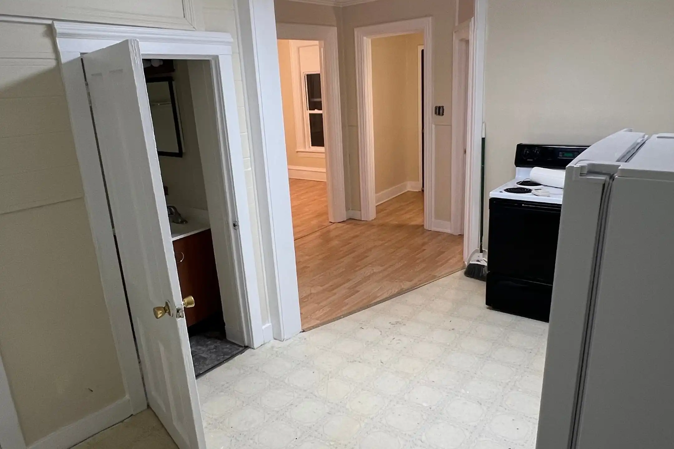 401 S College Ave unit 1 - Fox Lake, WI 53933 | ApartmentGuide.com