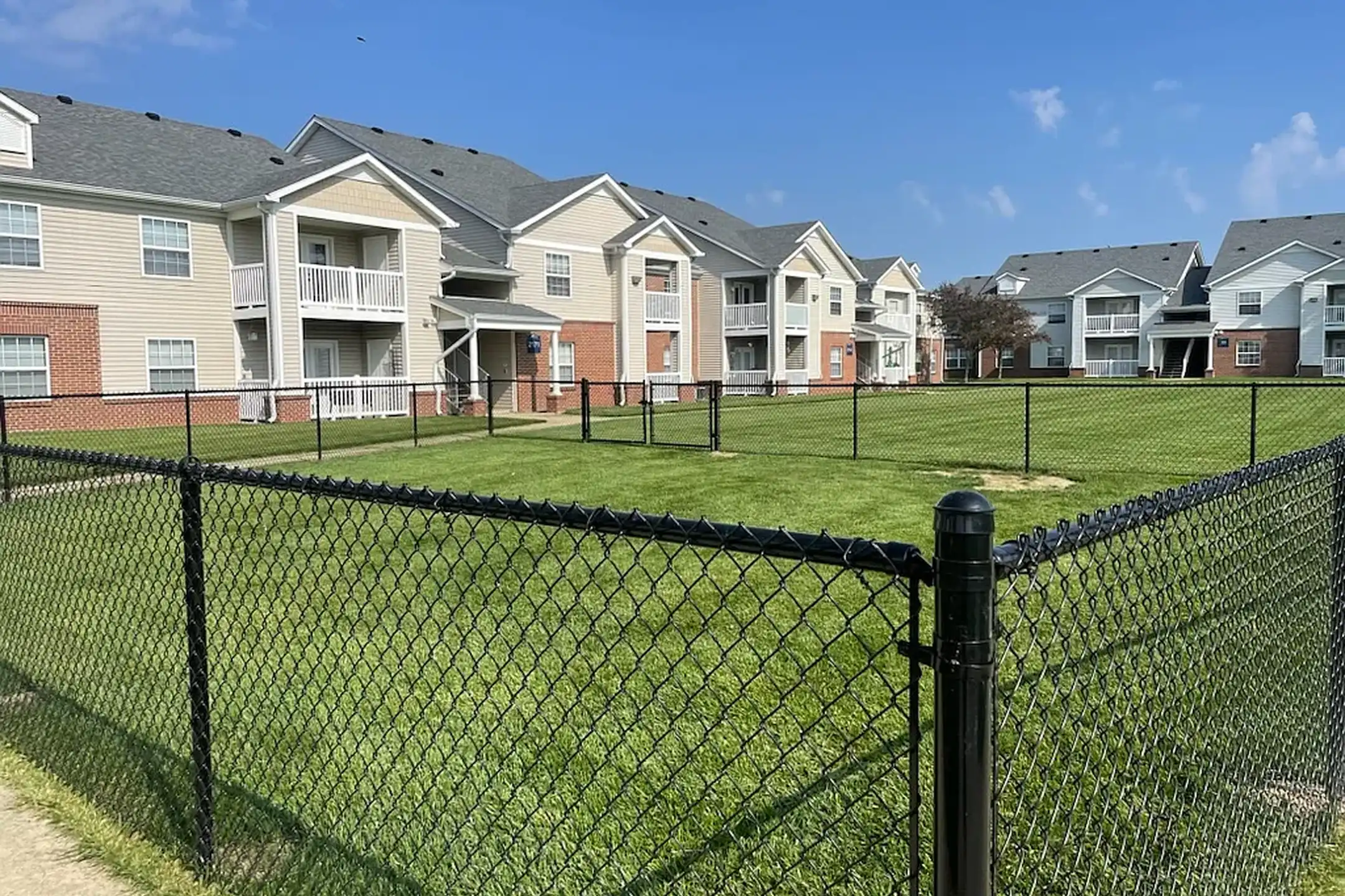 Village Crossing - Greenwood, IN 46143 | ApartmentGuide.com