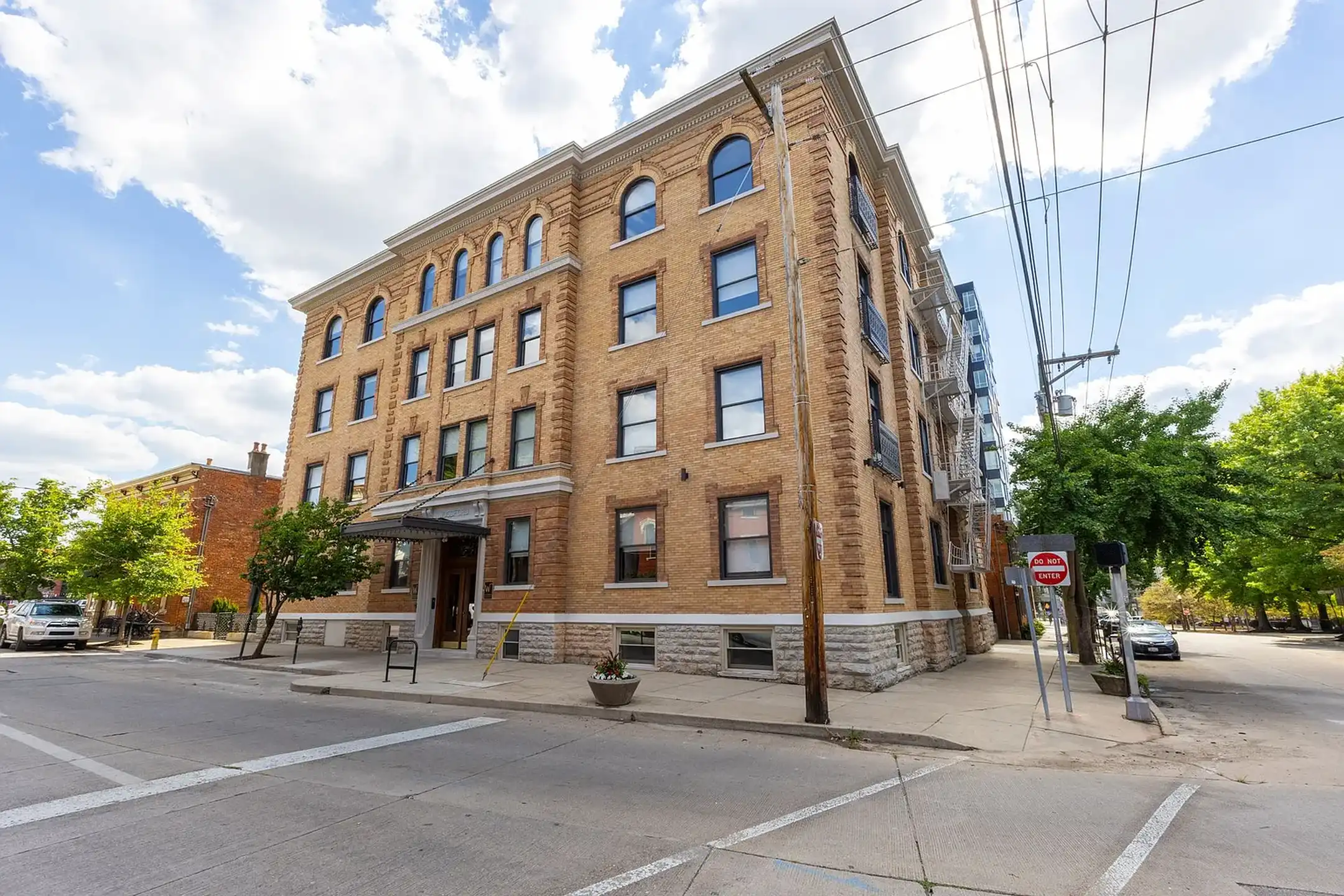 303 Greenup (NEW) Covington KY 41011 ApartmentGuide com