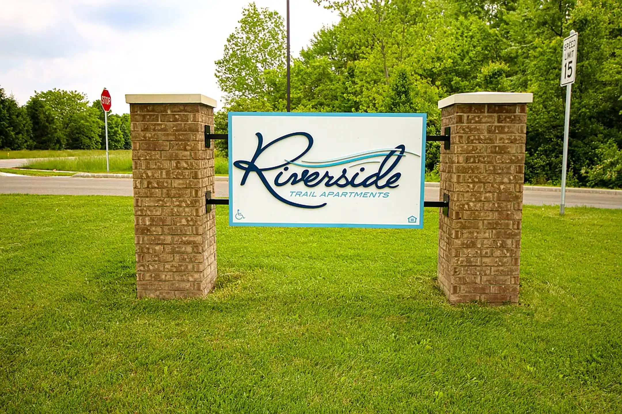 Riverside Trail Apartments - Columbus, OH 43232 | ApartmentGuide.com