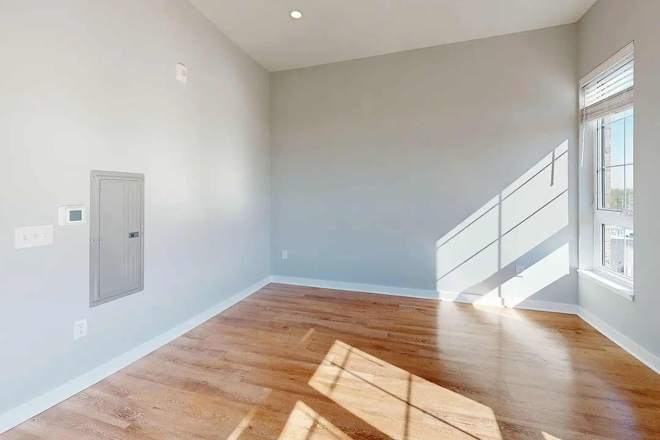 Midpoint East at GVX - Columbus, OH 43215 | ApartmentGuide.com