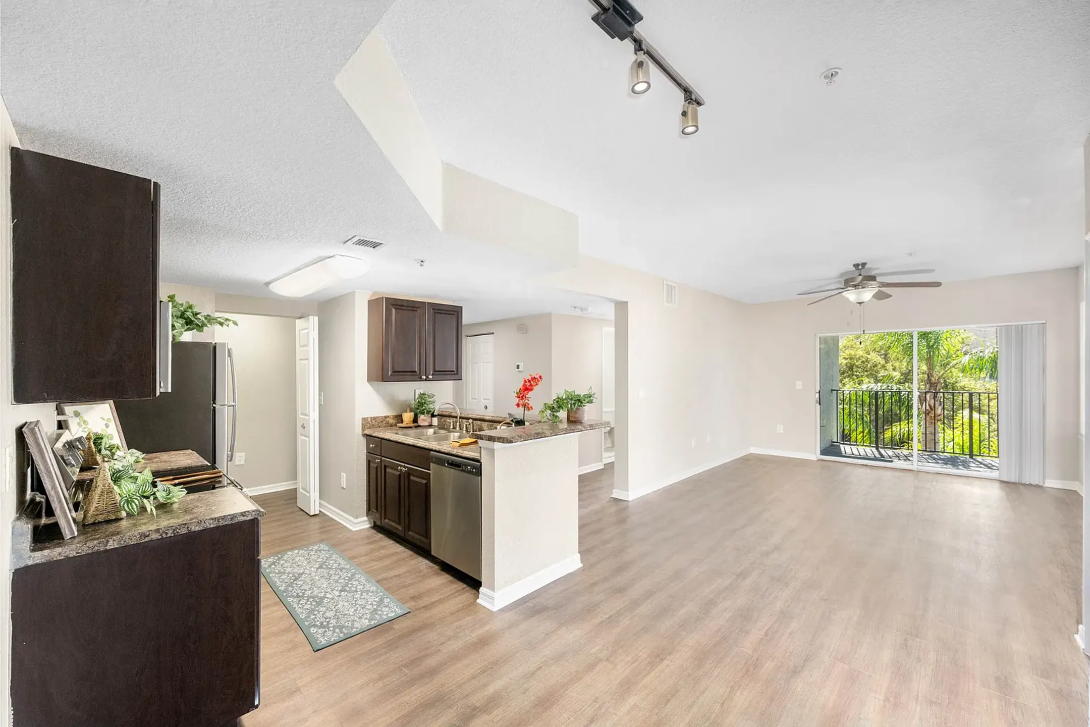 Maa*様 MAA Lake Nona - Orlando, FL 32832 | ApartmentGuide.com