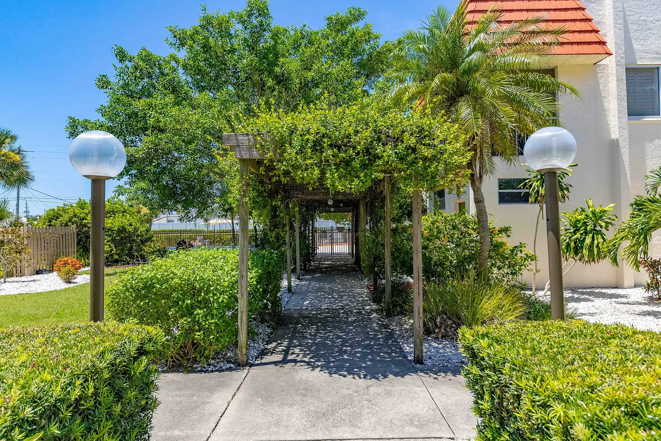 Gulf Gate Apartments - Sarasota, FL 34231 | ApartmentGuide.com