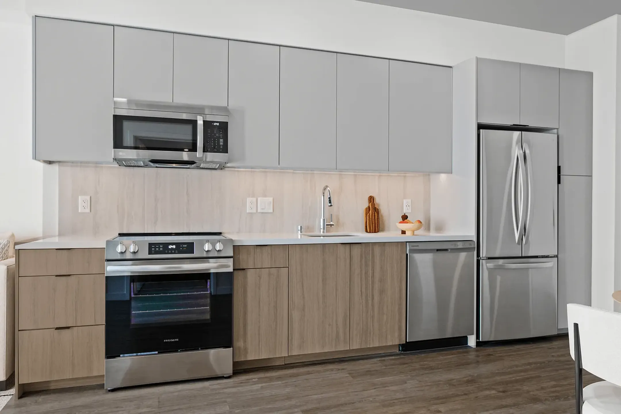 センラ Luge,A la mode,VERITE,GOSSIP,MARCEL sageLA - Los Angeles, CA 90004 | ApartmentGuide.com
