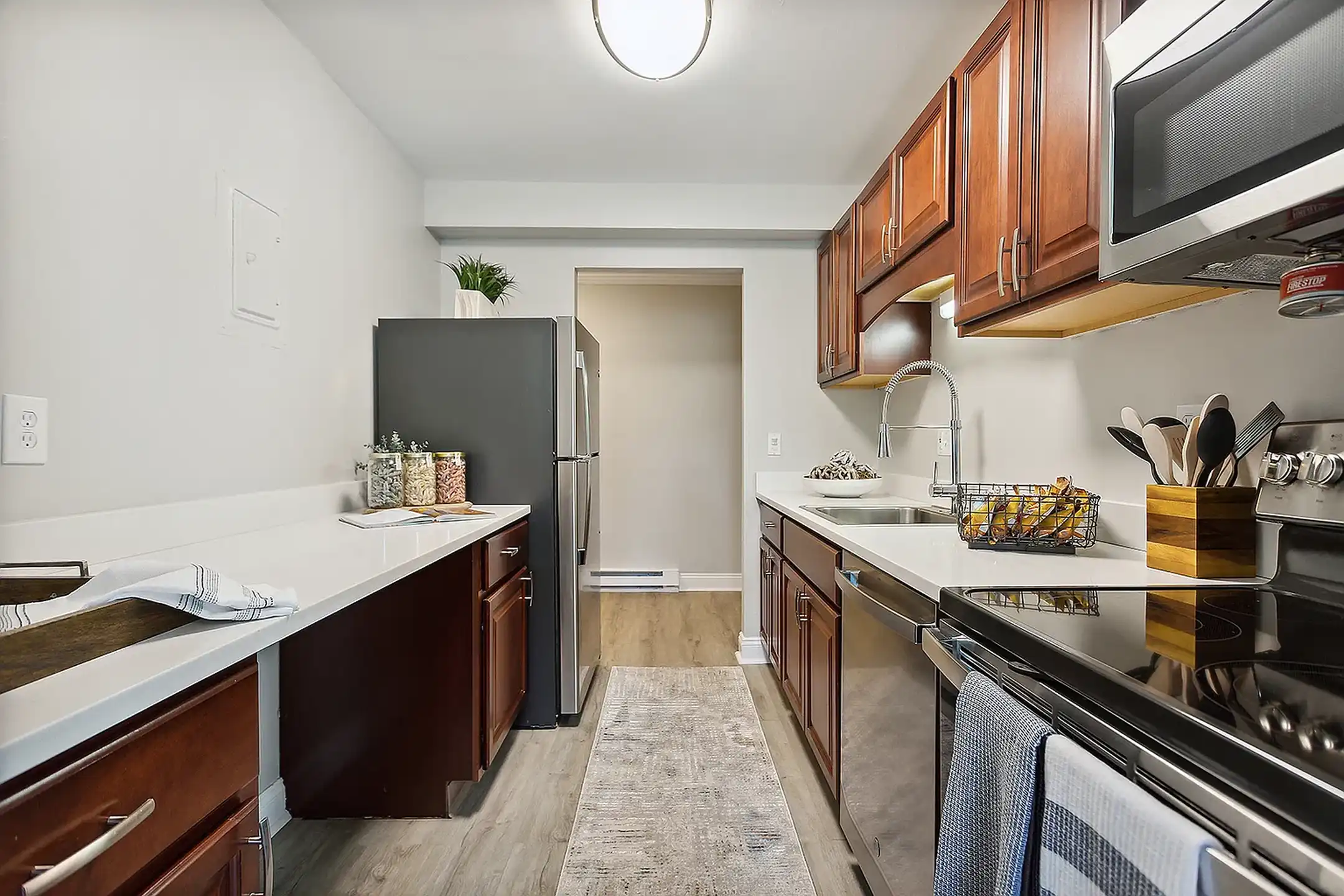 Ridgeway Place - Danbury, CT 06811 | ApartmentGuide.com