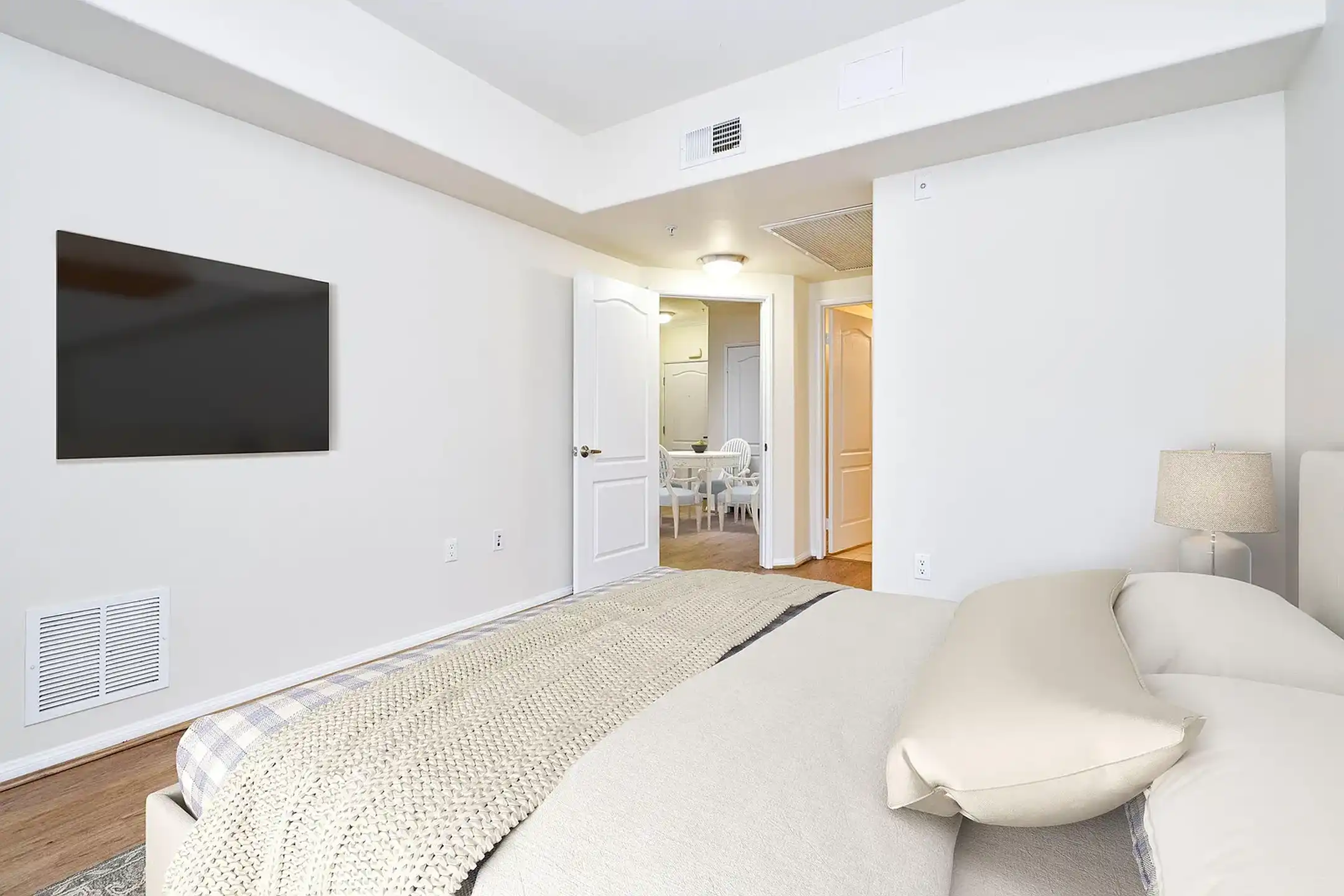 Da Vinci - Los Angeles, CA 90012 | ApartmentGuide.com