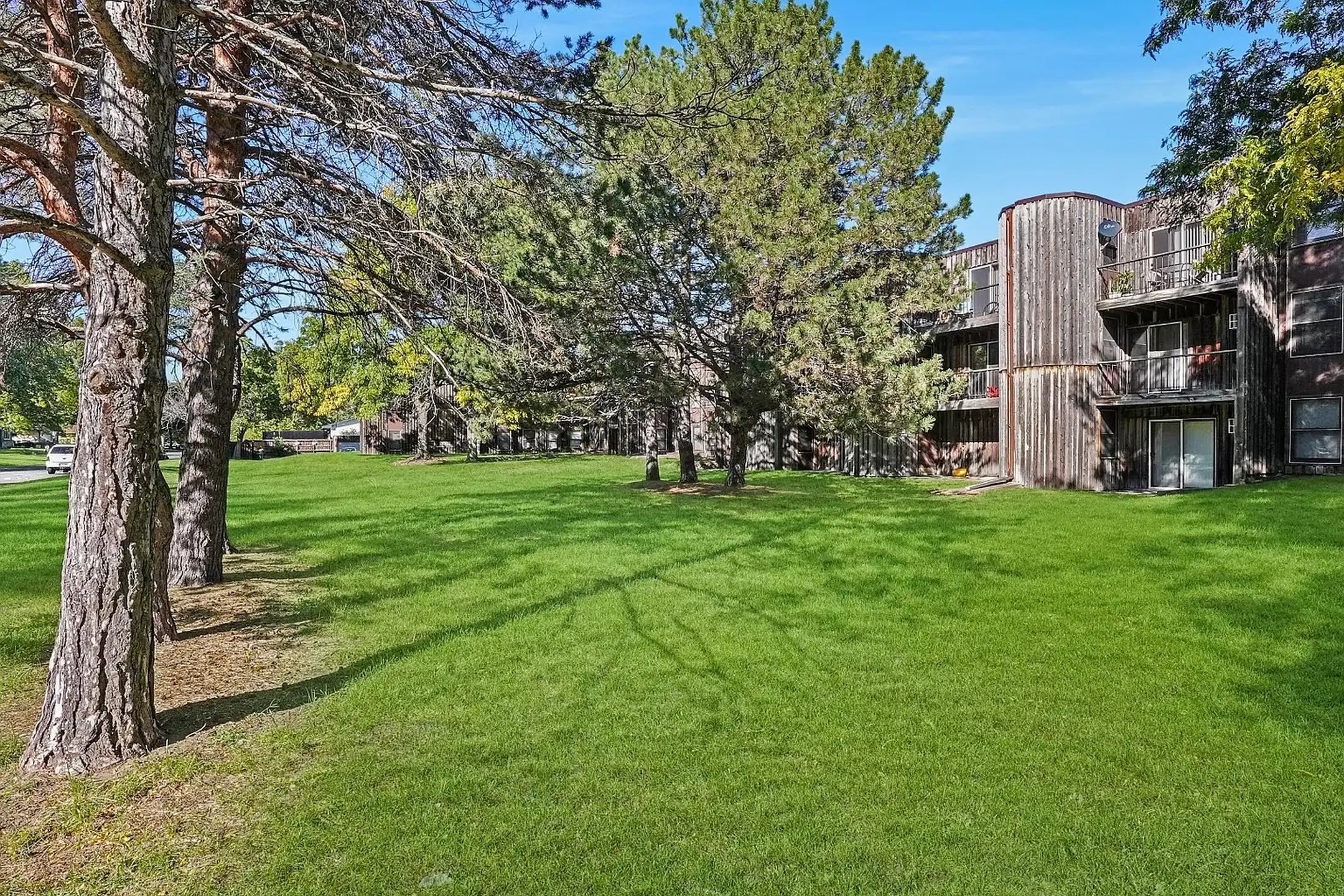 Lynwood Pointe - Brooklyn Center, MN 55430 | ApartmentGuide.com