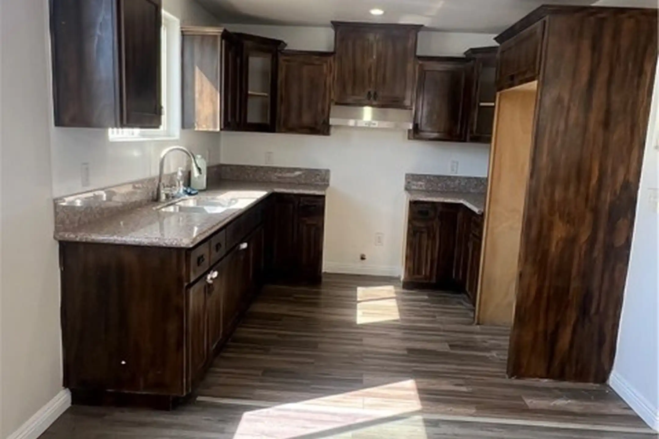 1633 E 45th St - Los Angeles, CA 90011 | ApartmentGuide.com