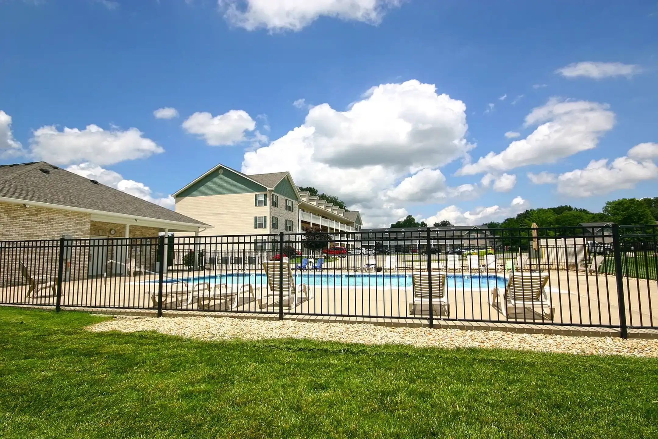 The Meadows at Shadow Ridge - Belleville, IL 62221 | ApartmentGuide.com