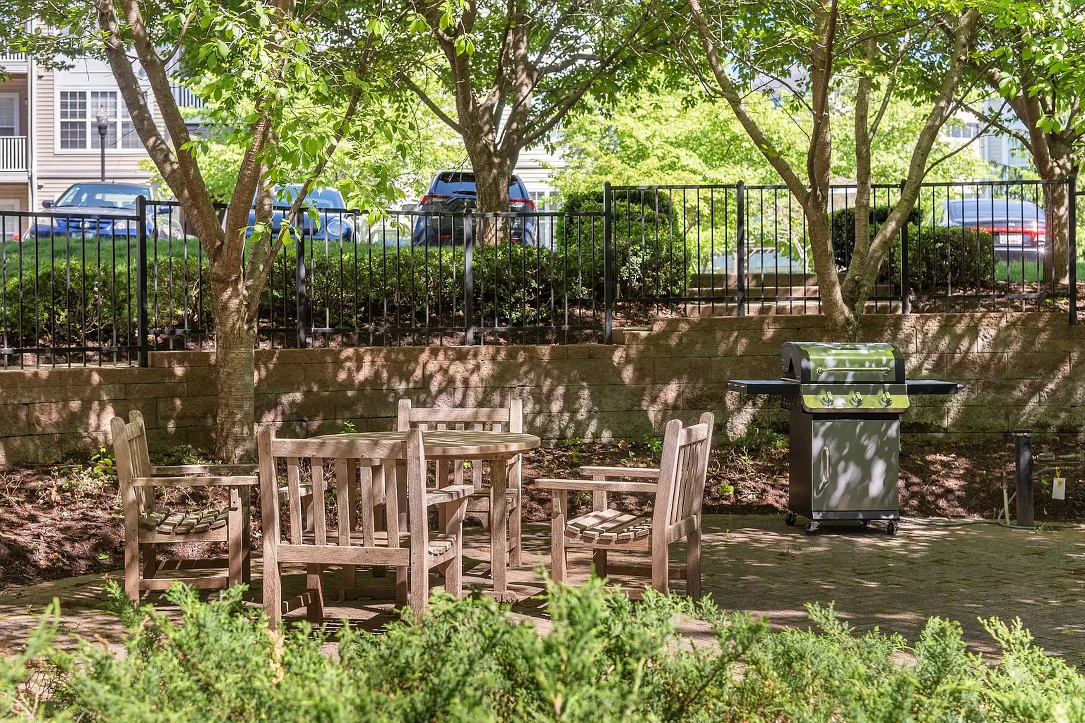 The Villages at Decoverly - Rockville, MD 20850 | ApartmentGuide.com