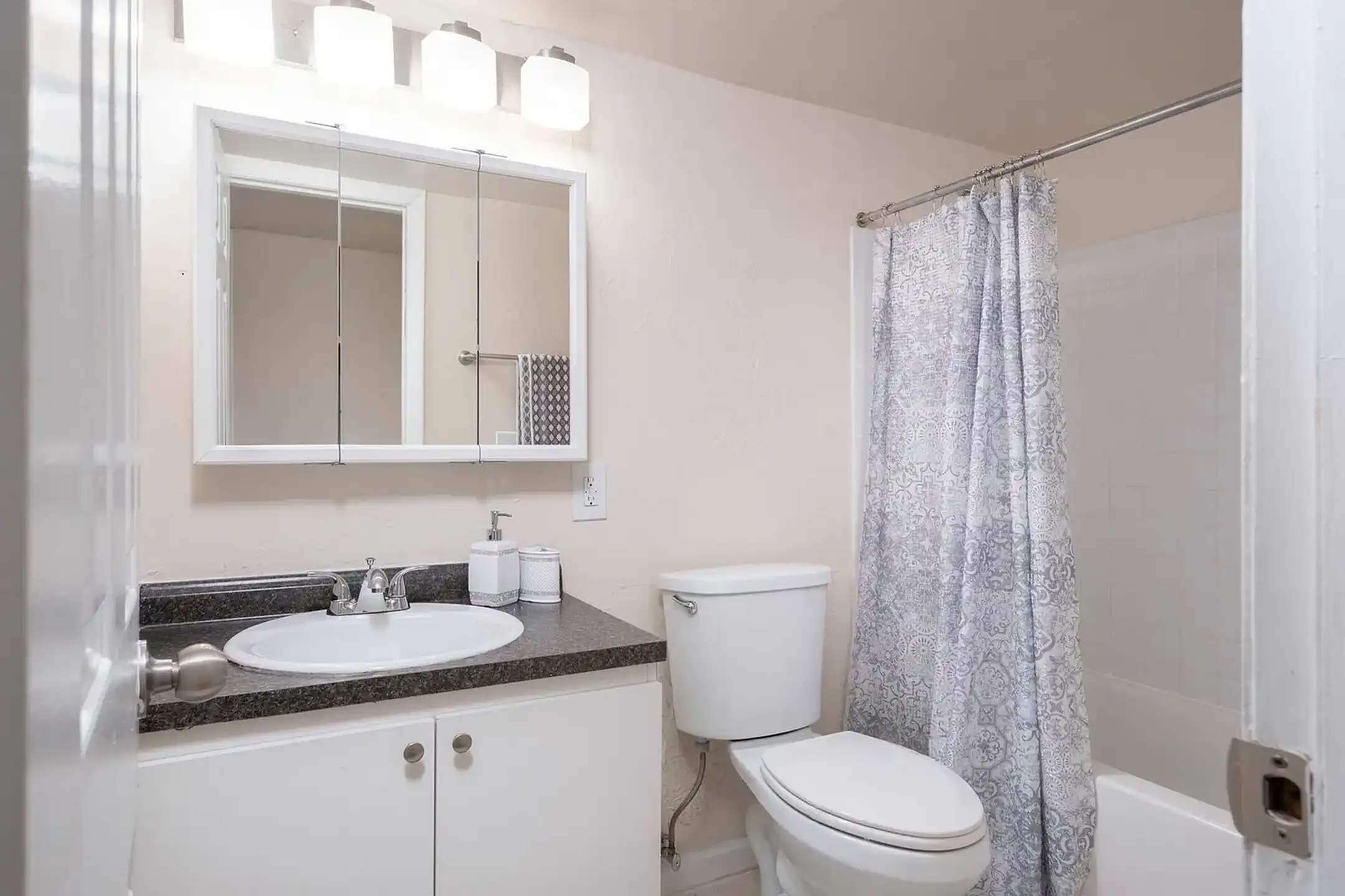 Spanish Trace - Gainesville, FL 32608 | ApartmentGuide.com