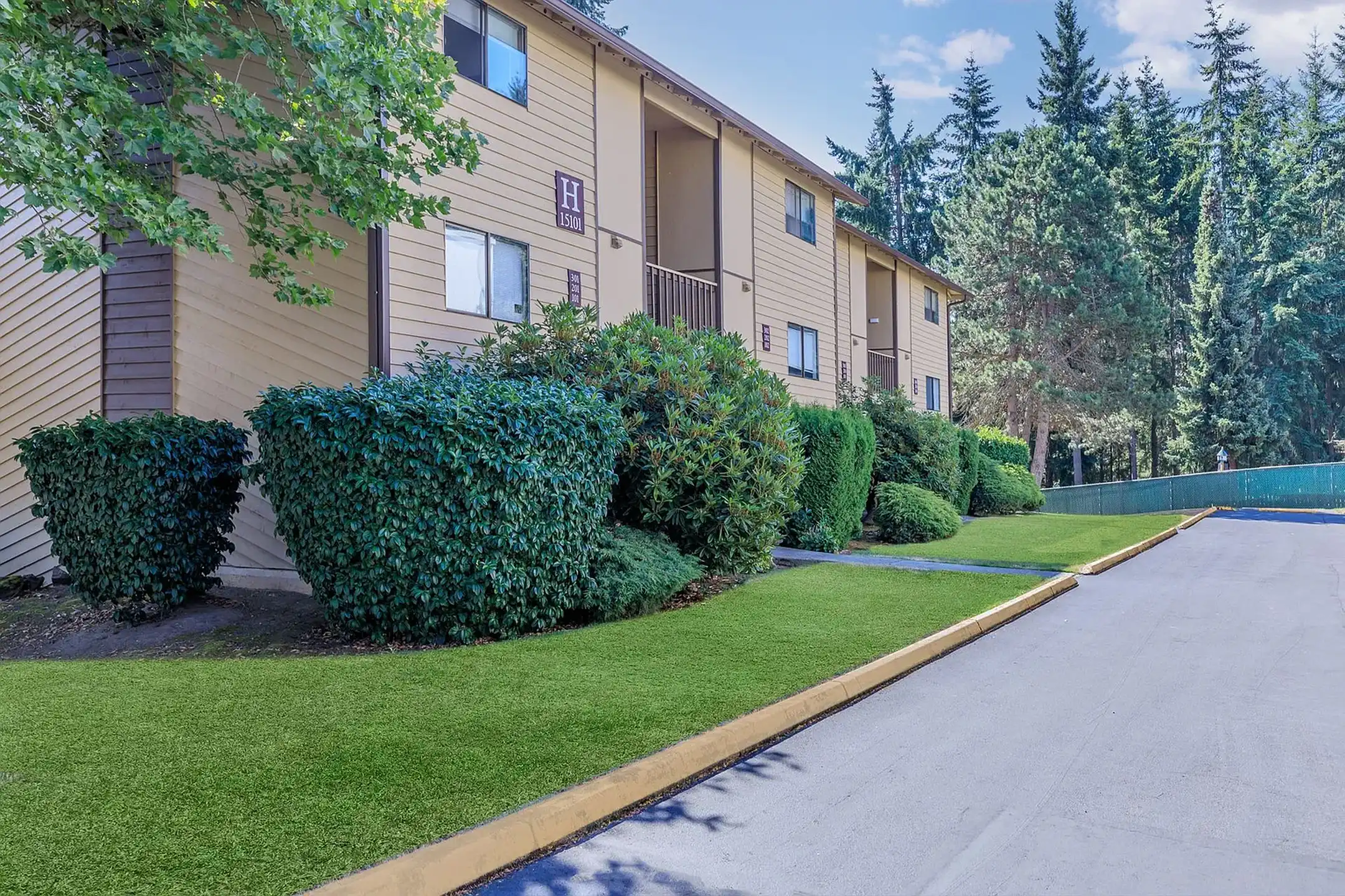 Autumn Ridge Apartments - Shoreline, WA 98133 | ApartmentGuide.com