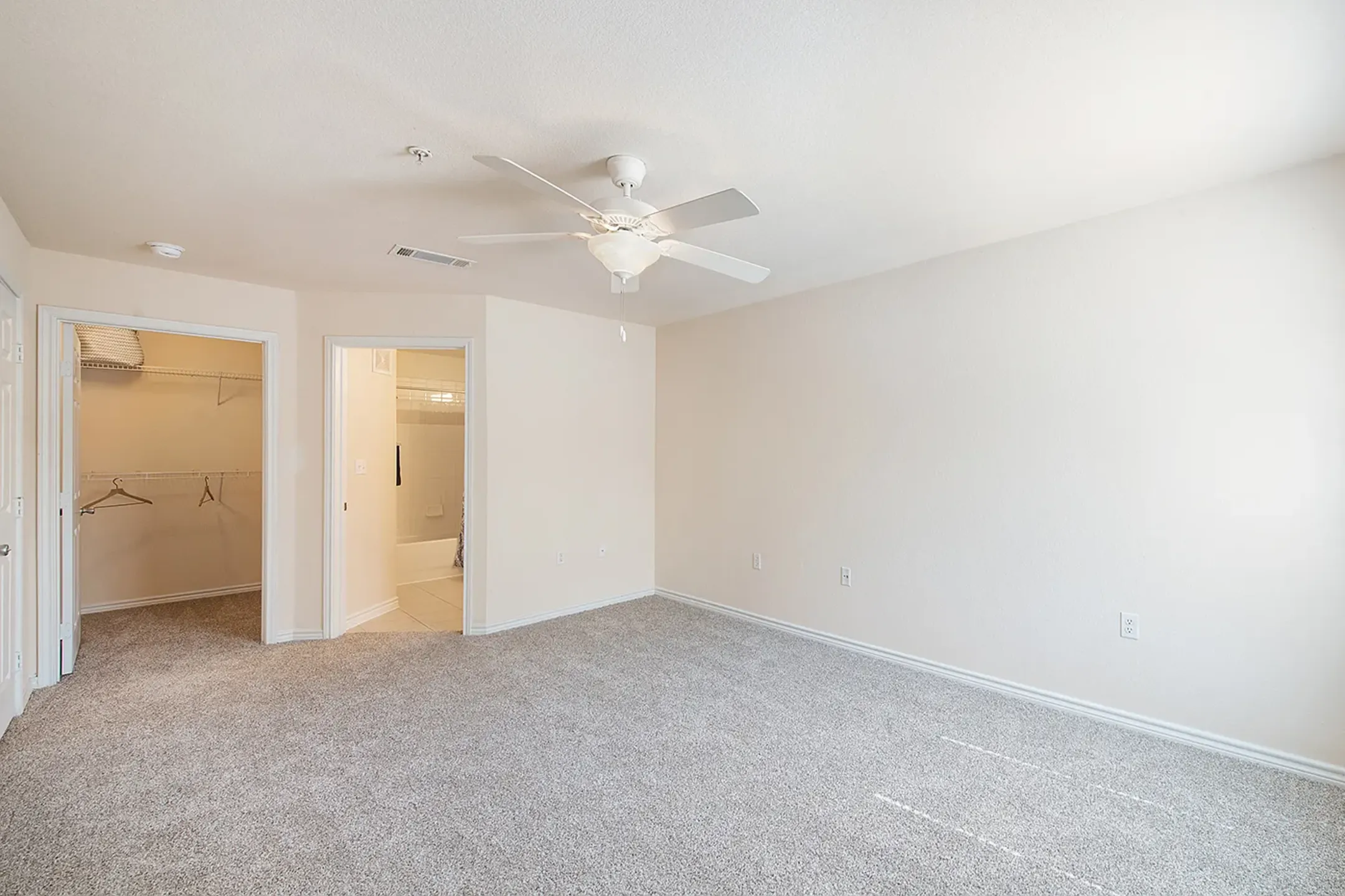 maaページ MAA Grand Cypress Luxury Apartment Homes for Rent in Cypress