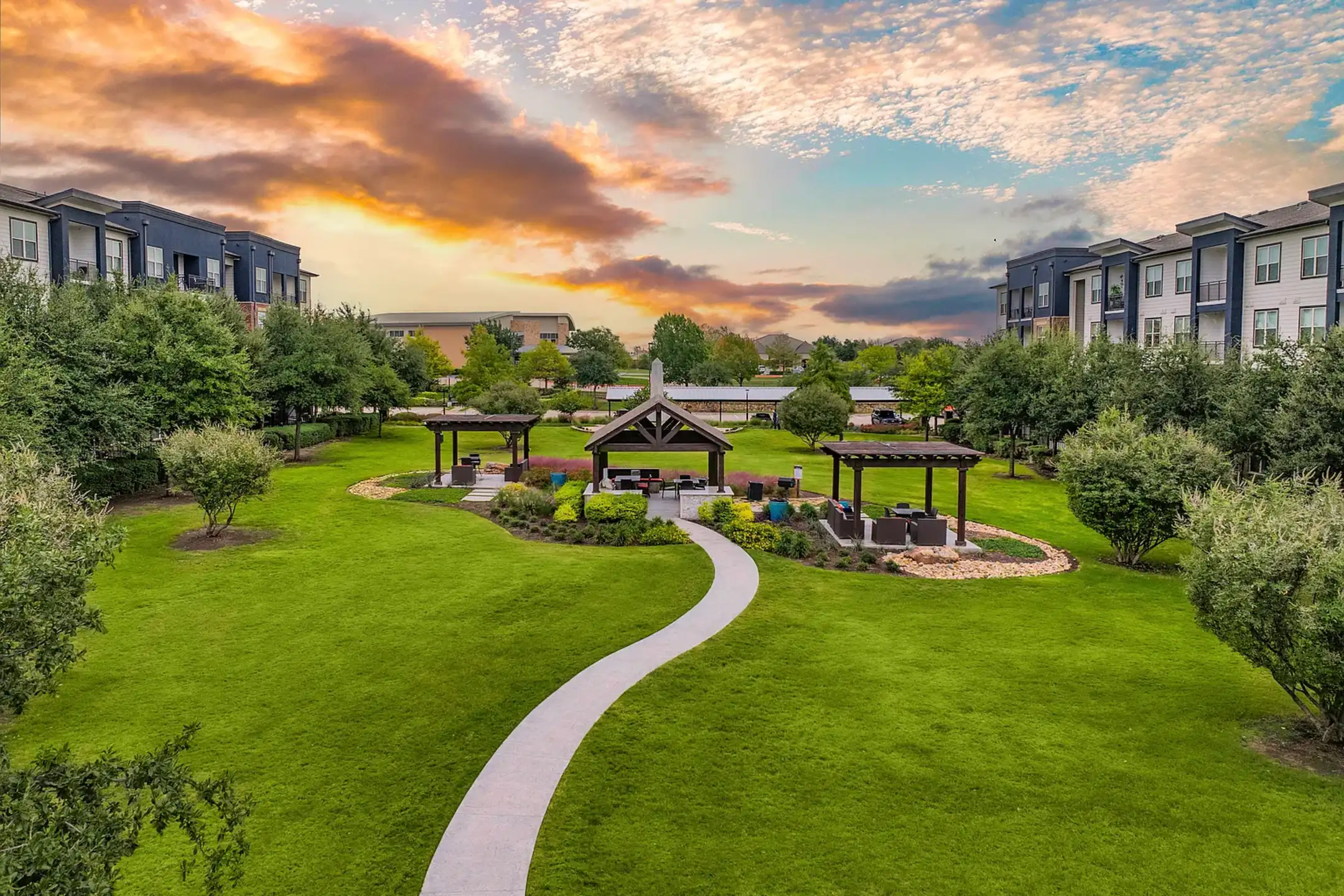 MAA Market Center - Plano, TX 75075 | ApartmentGuide.com