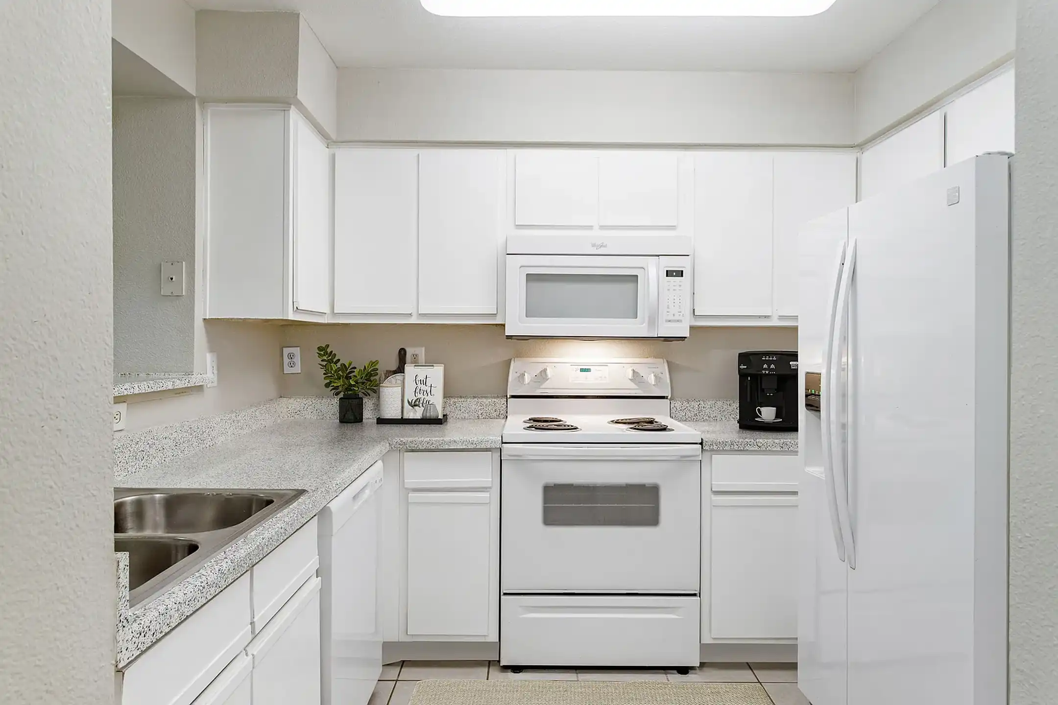 Westchase Forest - Houston, TX 77082 | ApartmentGuide.com