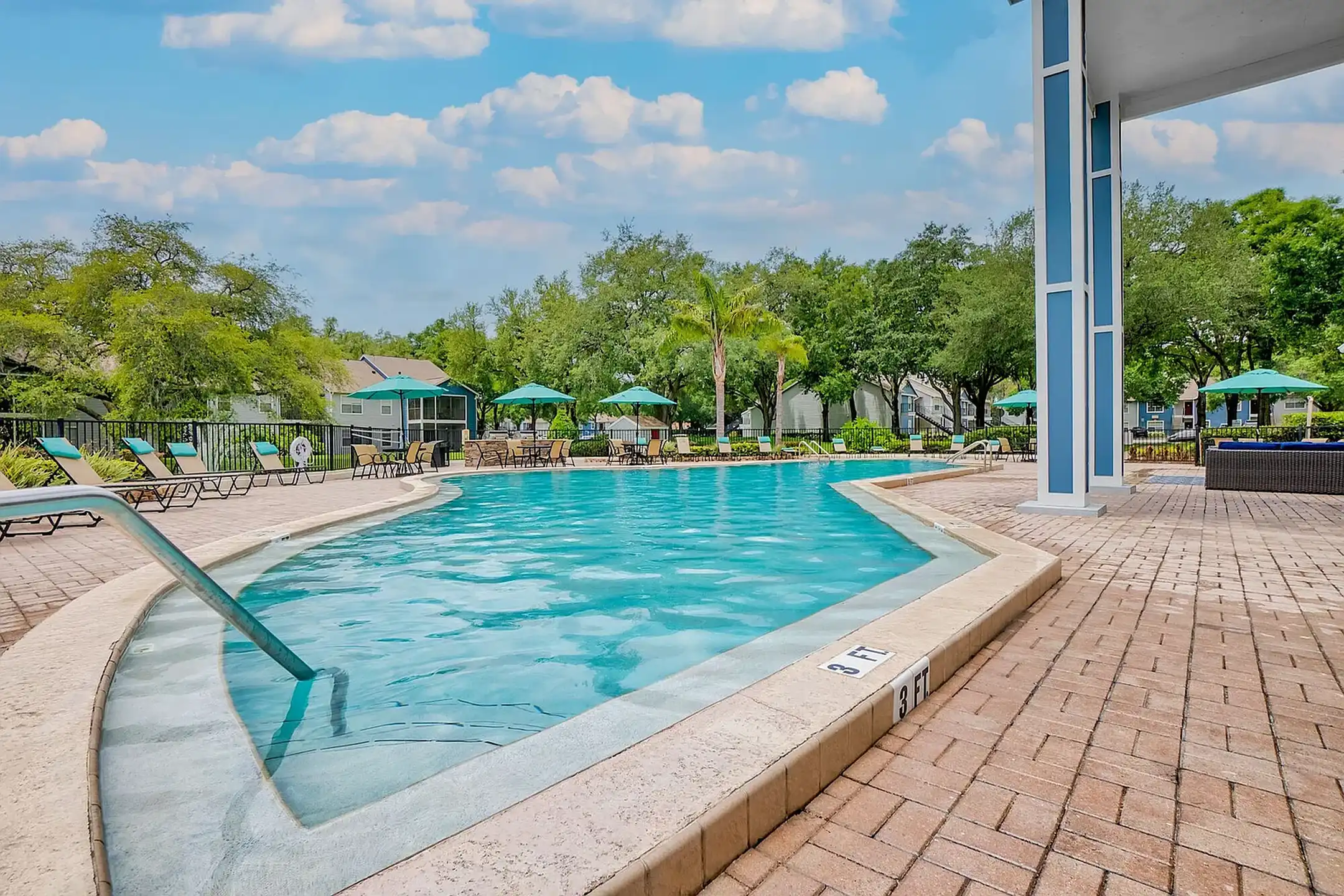 The Crest at Altamonte - Altamonte Springs, FL 32714 | ApartmentGuide.com