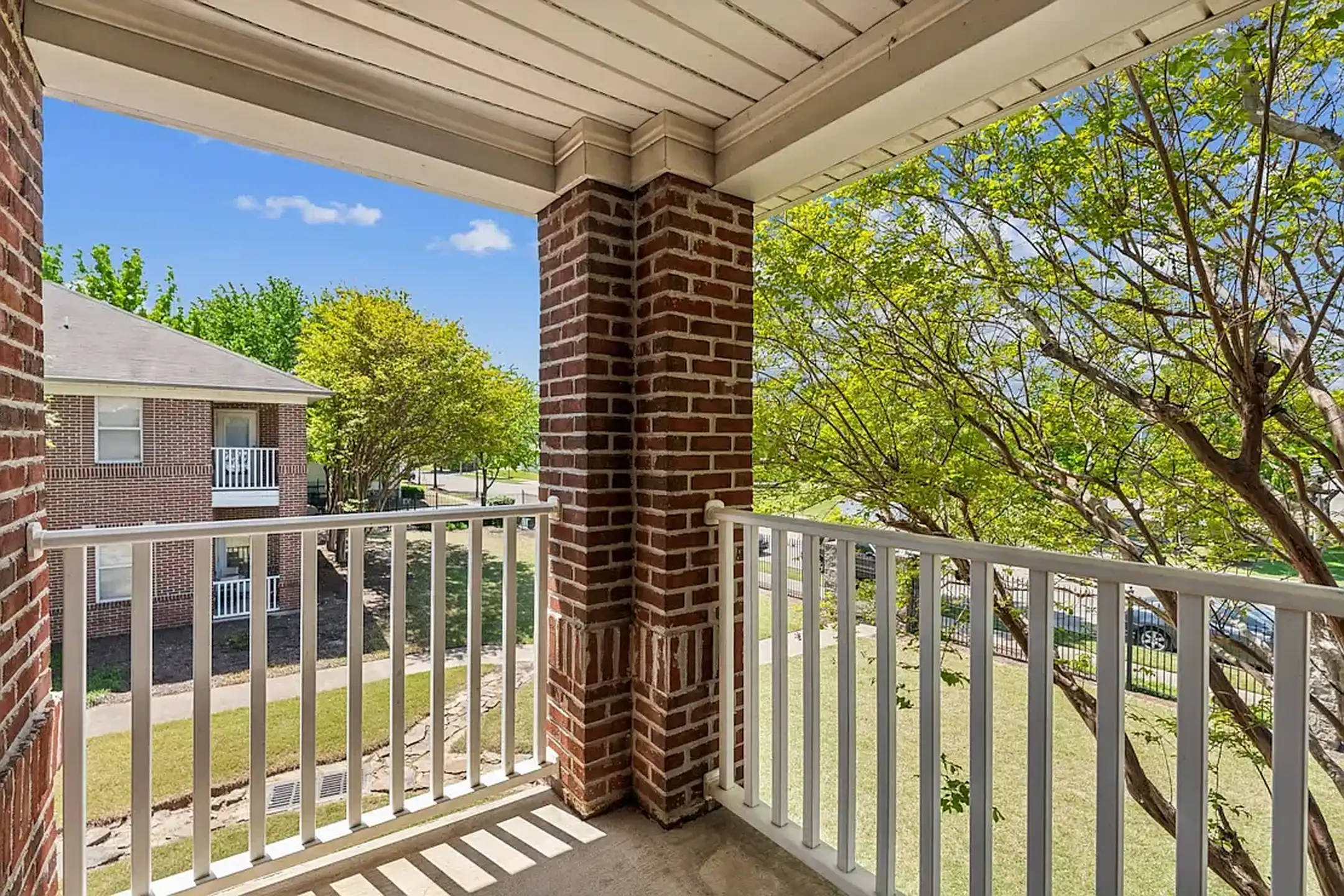 Greenlaw Place - Memphis, TN 38105 | ApartmentGuide.com