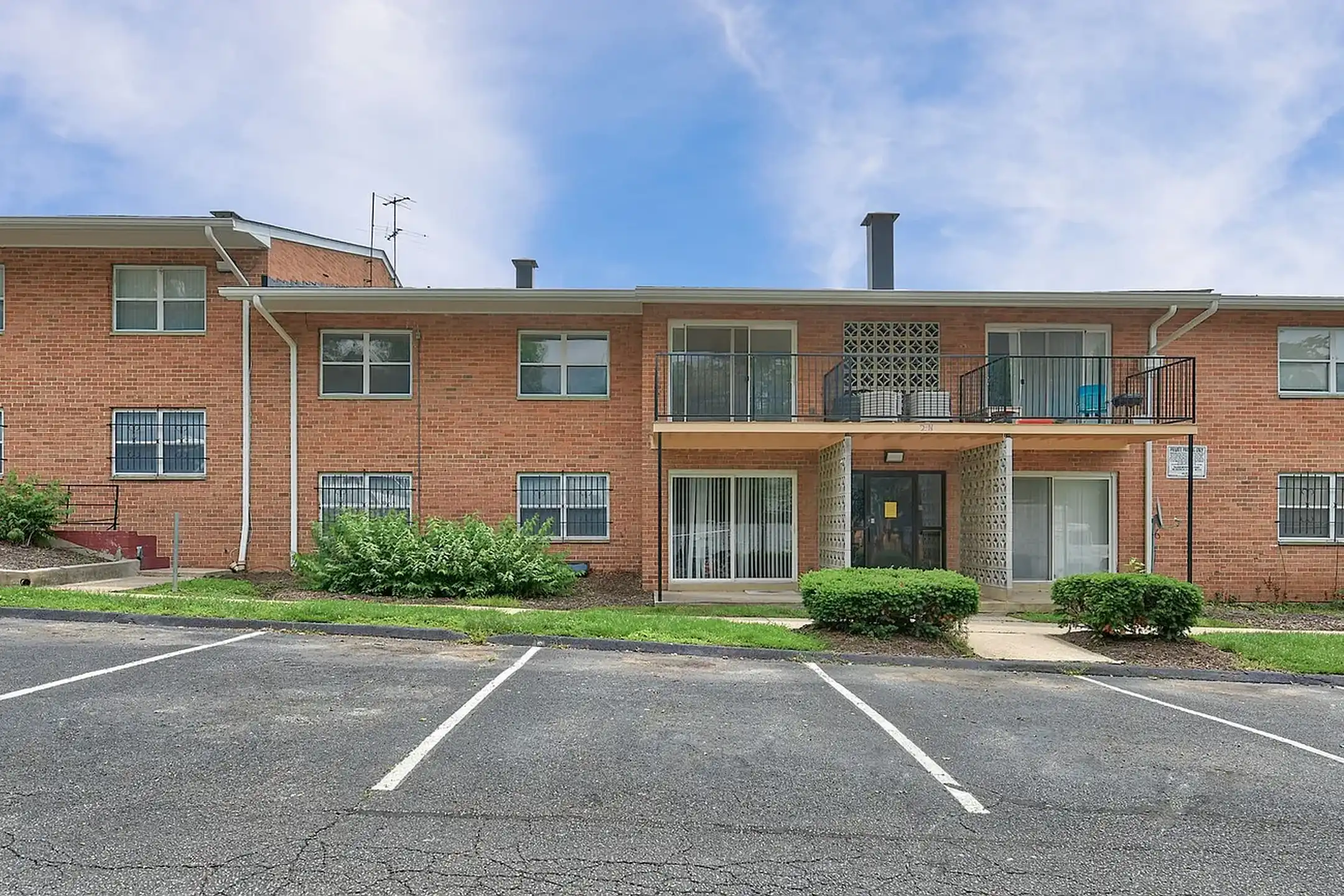 Woodington West Apartments - Baltimore, MD 21229 | ApartmentGuide.com
