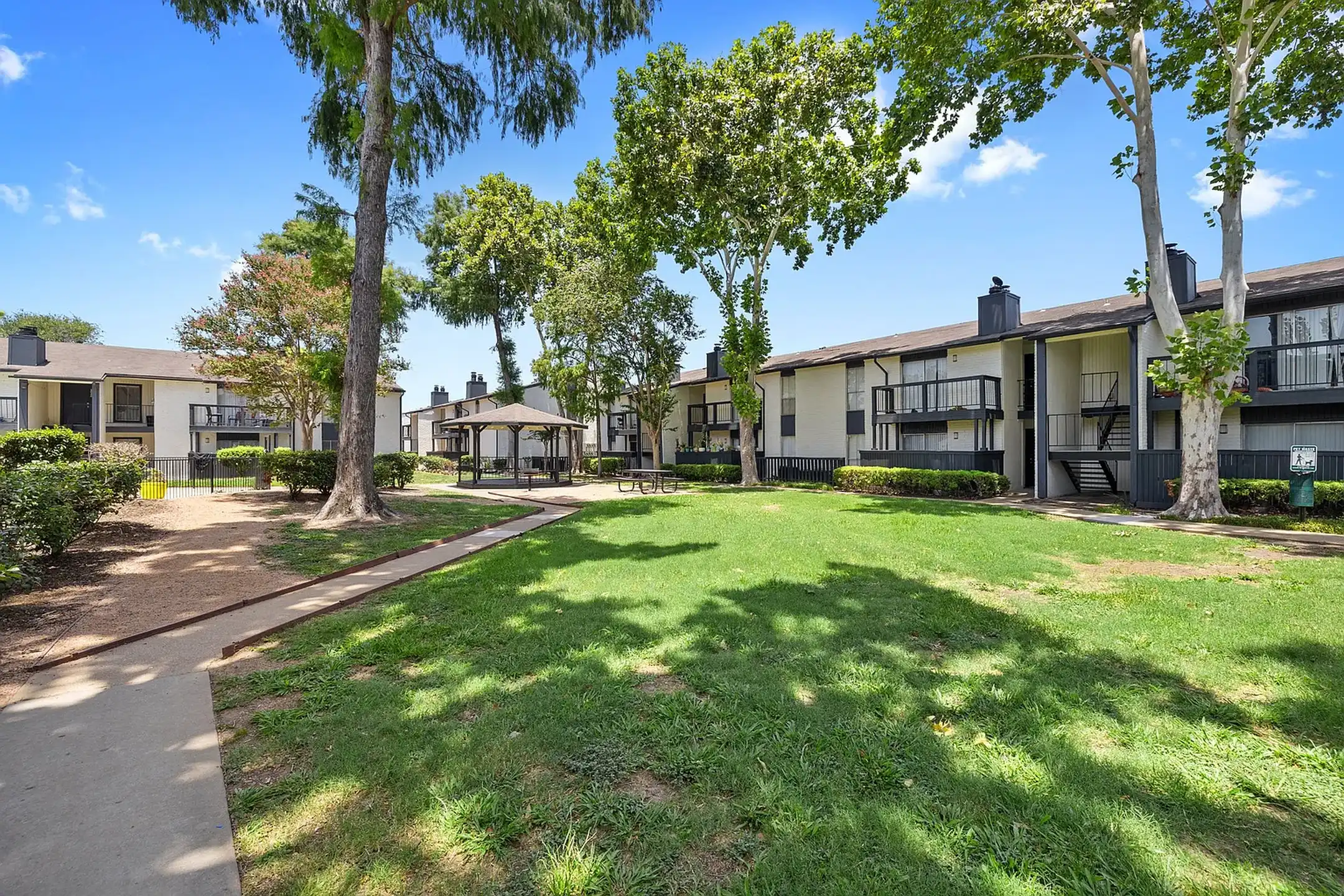 The Athena - Houston, TX 77036 | ApartmentGuide.com